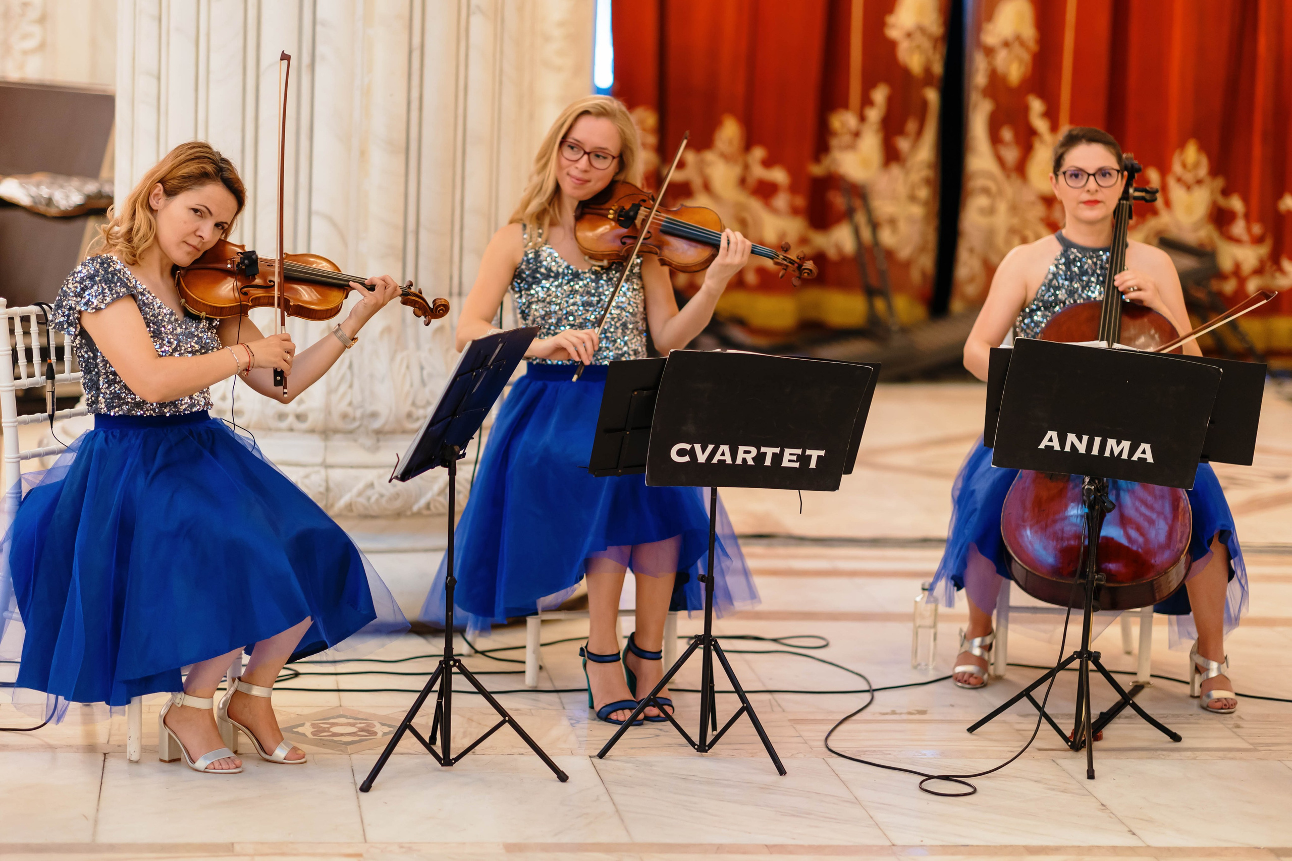 Festivitate de absolvire Universitatea ASE. MDimaFotoStudio. Fotograf de nuntă, evenimente private și de familie