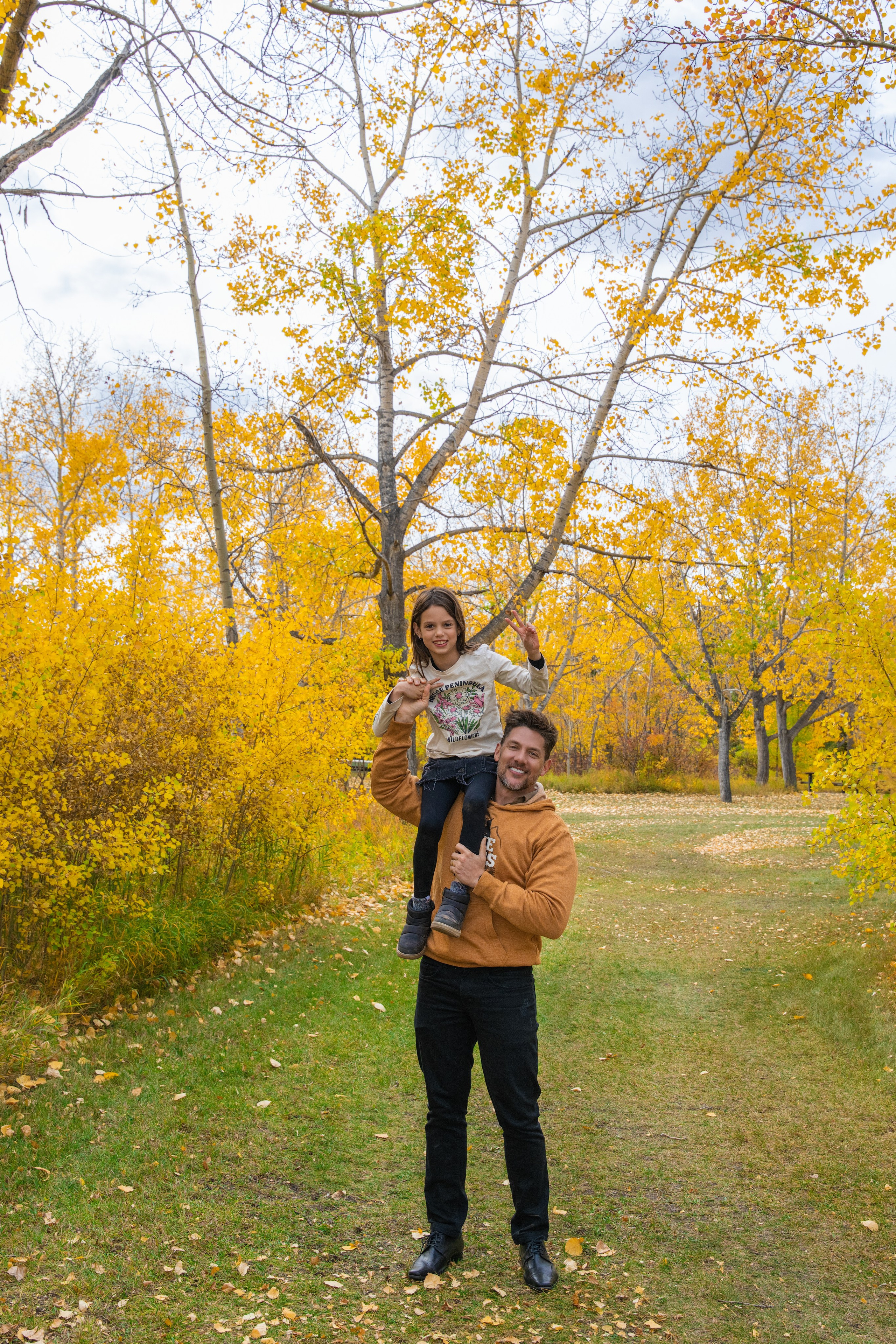 Ariana’s Family. Carlos Lima Photography — Photographer in Calgary