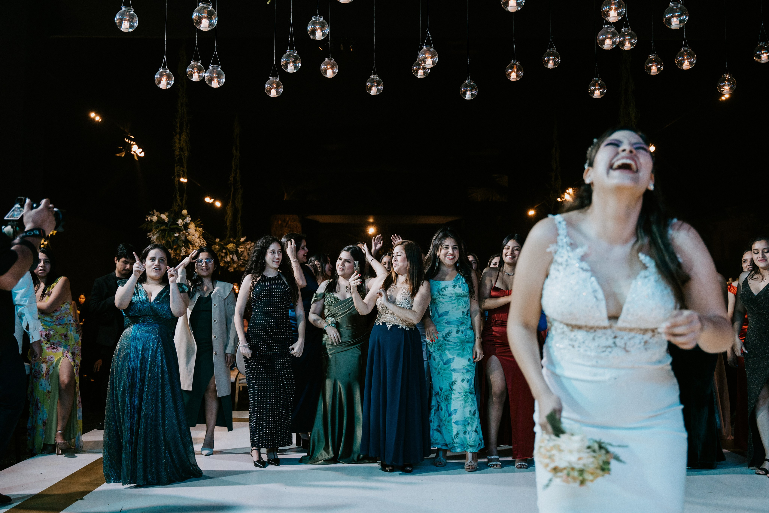 Un vistazo de un día especial. Fotógrafo de Bodas en Lima | Ronhy Altamirano. Fotografía narrativa y cinematográfica para bodas, quinceañeras y eventos exclusivos