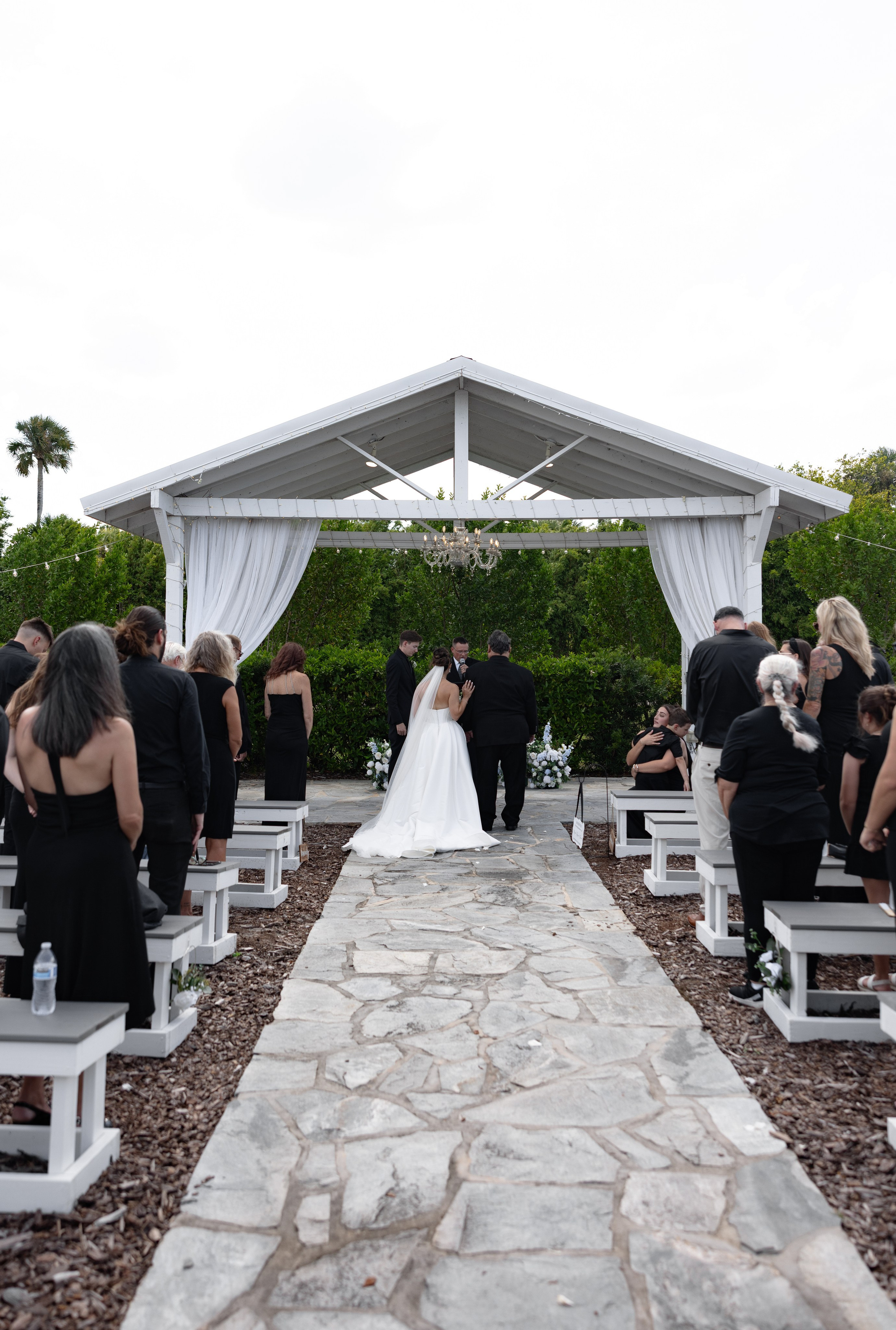 Alexsa and Robert. Ever After Farm Peach. Photographer Anastasia Nagibina