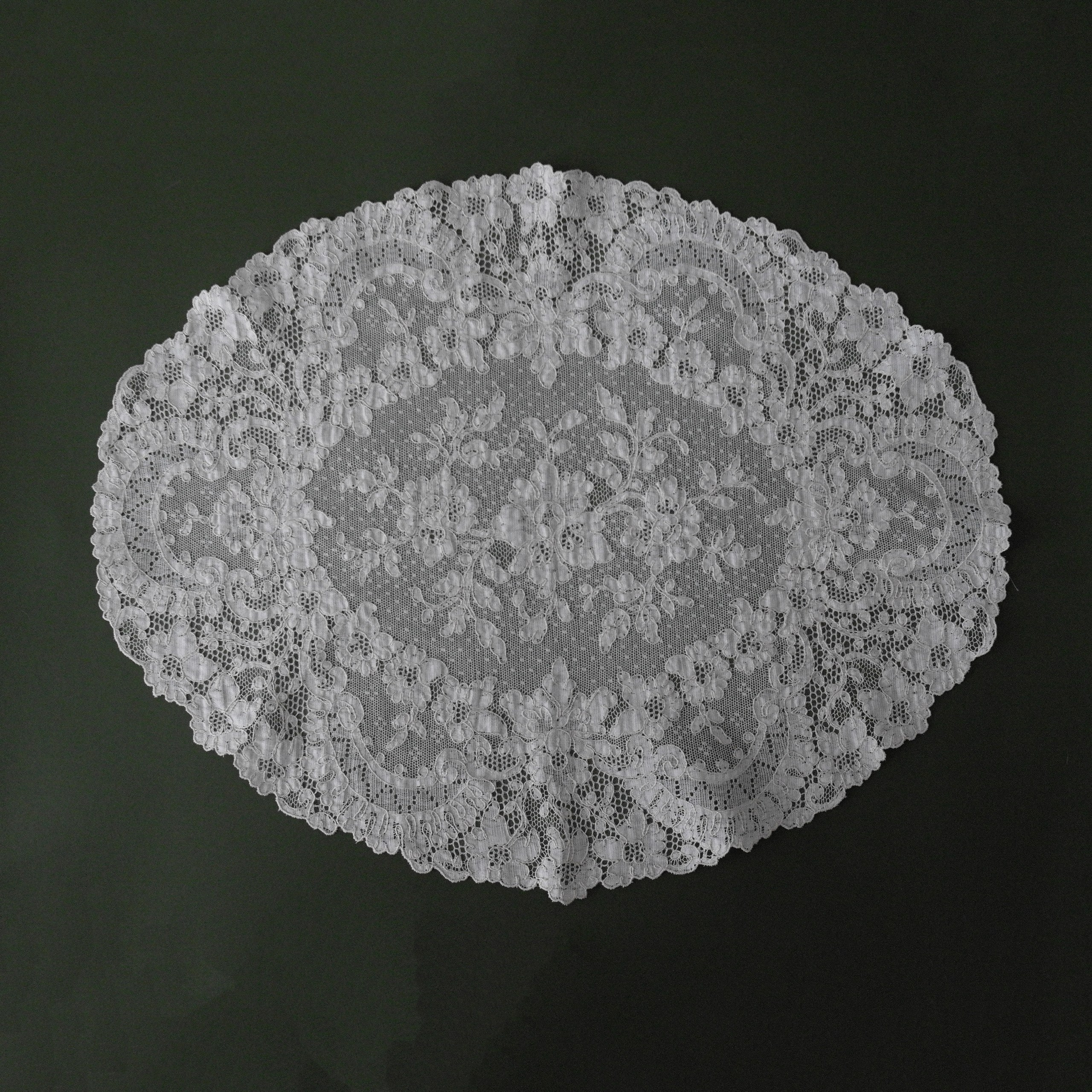 Lace napkins. Современнные и актикварные украшения в Барселоне, Москве и Санкт-Петербурге