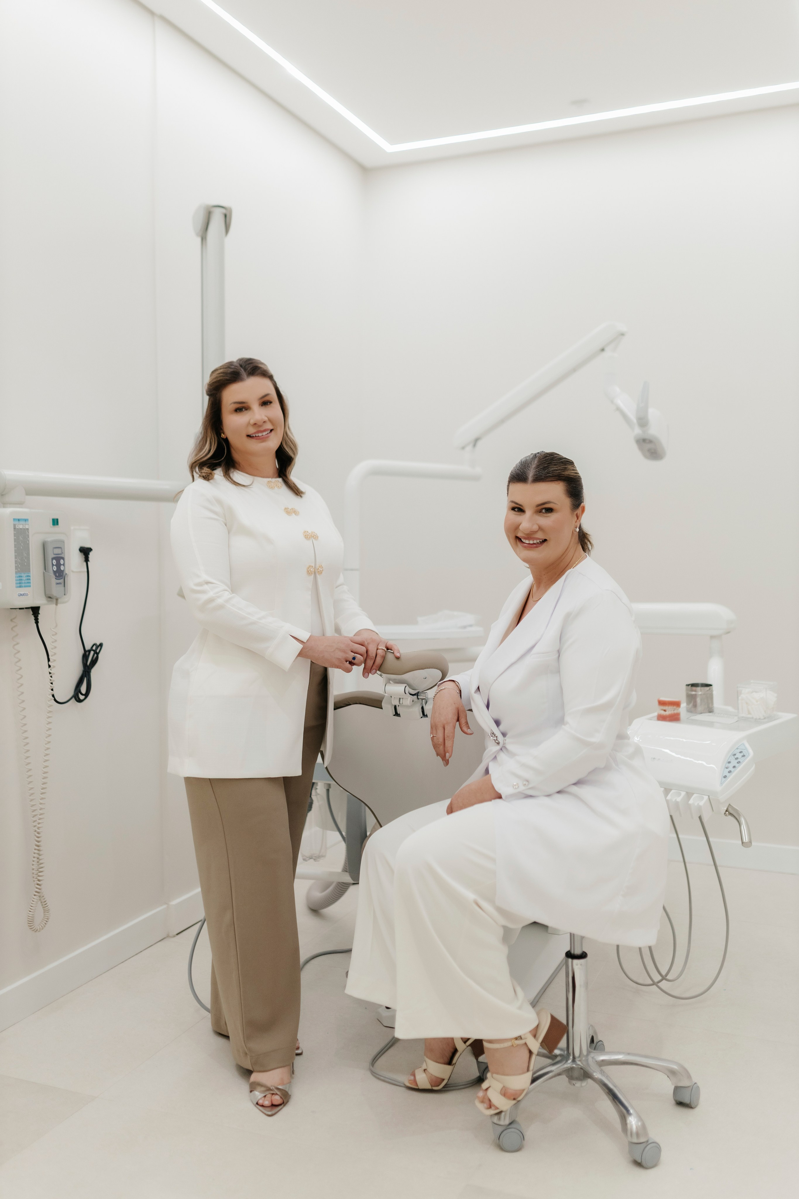 Dra. Adele & Dra. Aline | Dentistas. Coraafotografia.com