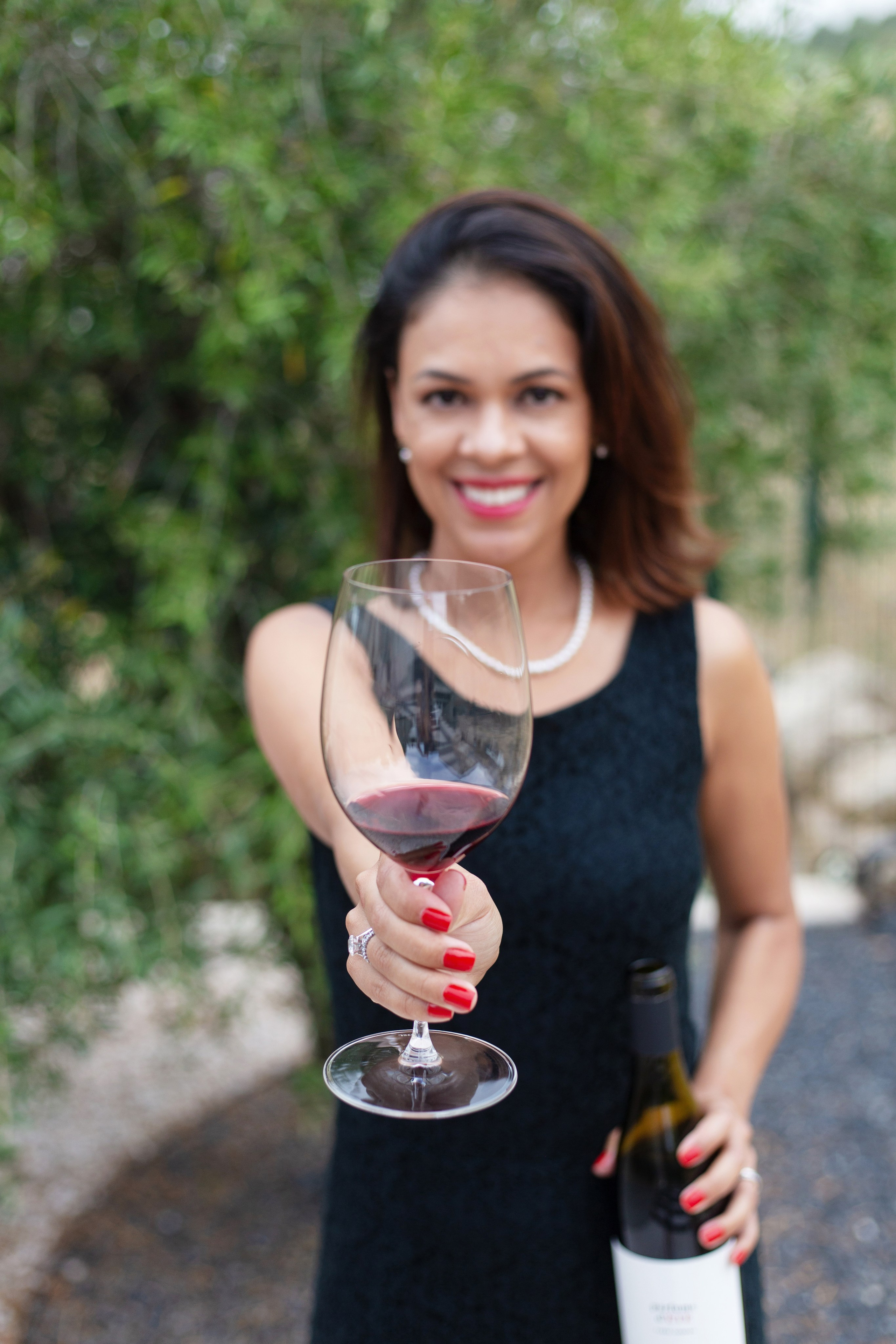 Photographe pour sommelière – Séance photo professionnelle pour entreprise. Photographe professionnelle à Poitiers, Tours et Châtellerault | Studio photo entre Poitiers et Tours – portraits, familles, entreprises, ma