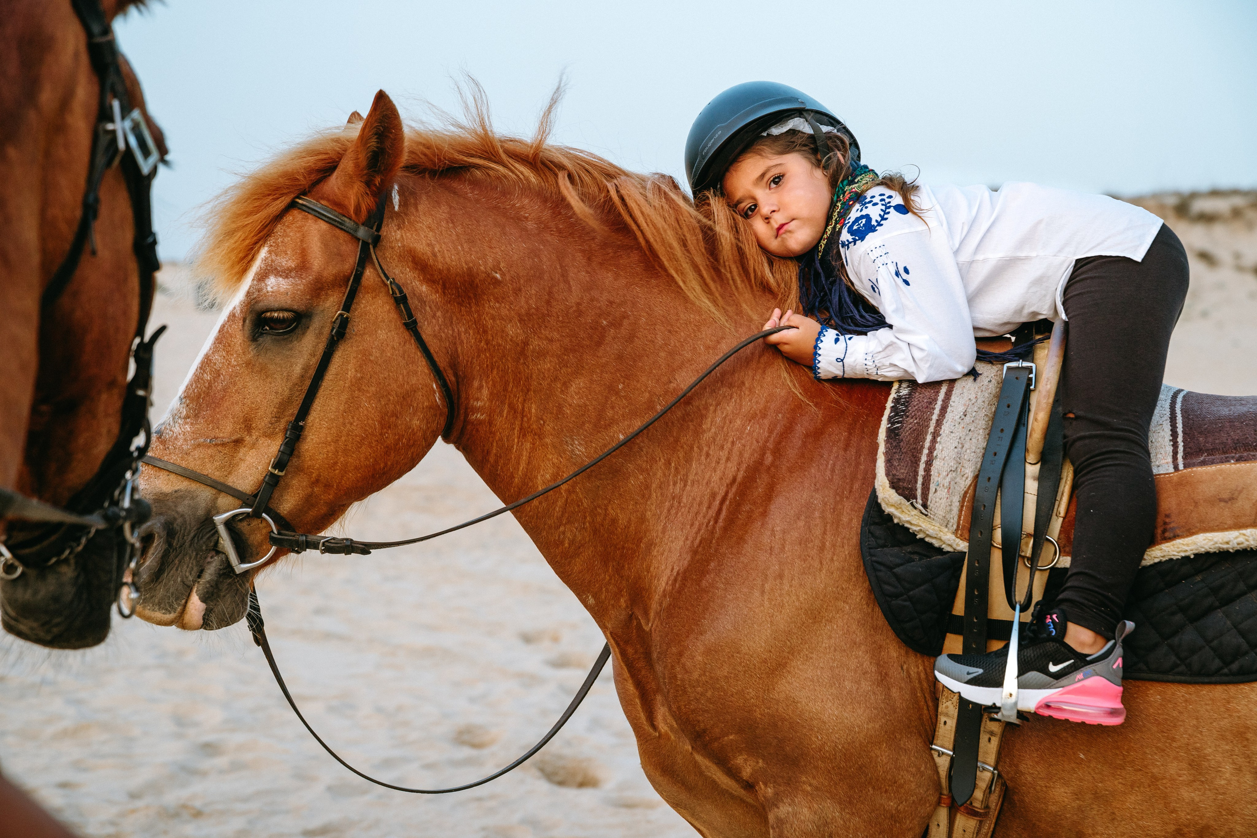 Marlene & Tiago com filhos. Passeios a Cavalo na Praia Peniche | Eco Salgados Agroturismo