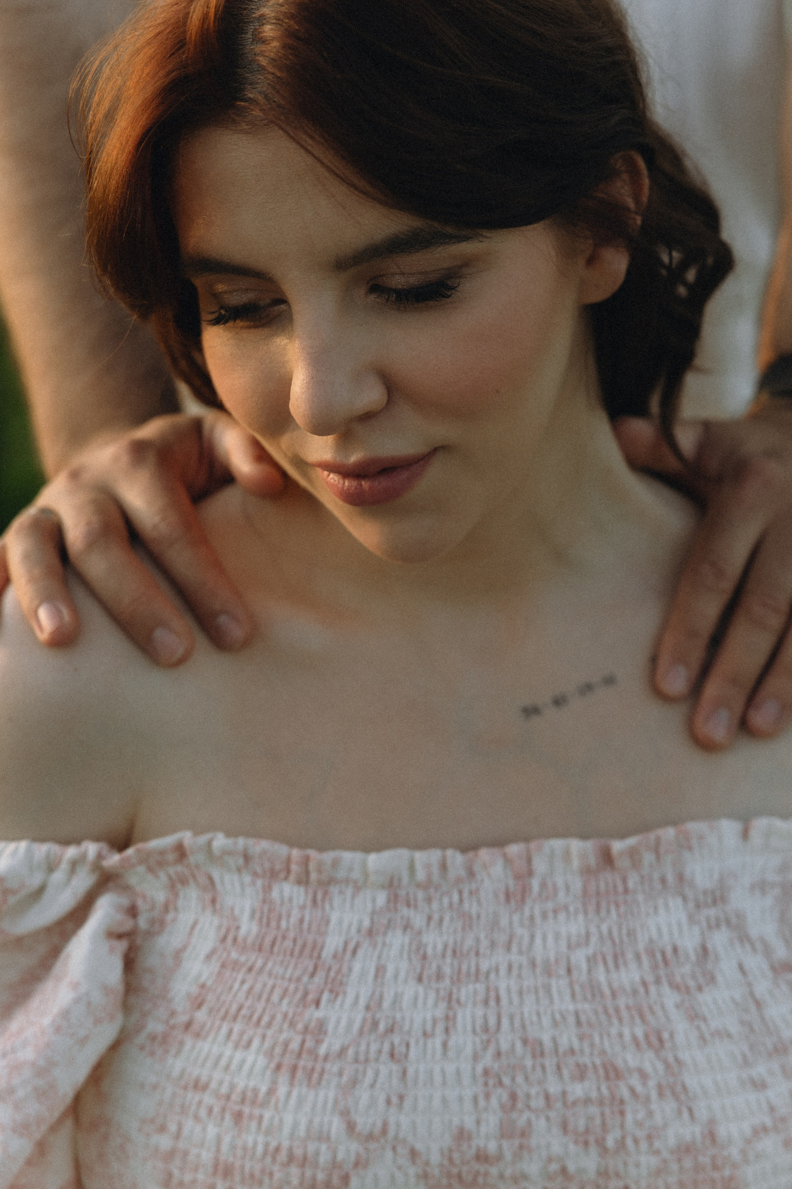 Lera & Maksim | laukimo fotosesija pievoje saulei besileidžiant. Vestuvių ir šeimų fotografė Lena Bondarenko / belove photo