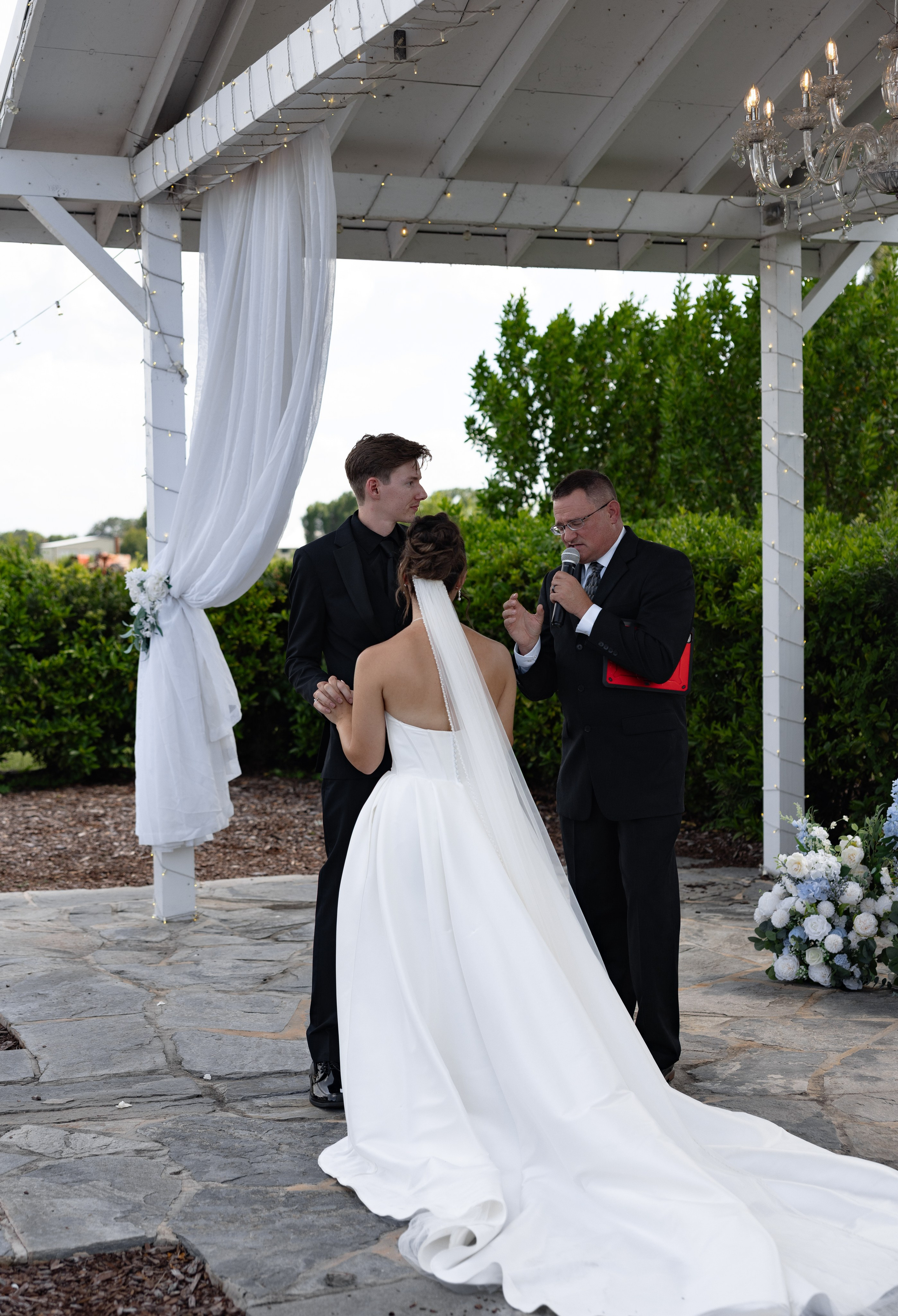 Alexsa and Robert. Ever After Farm Peach. Photographer Anastasia Nagibina