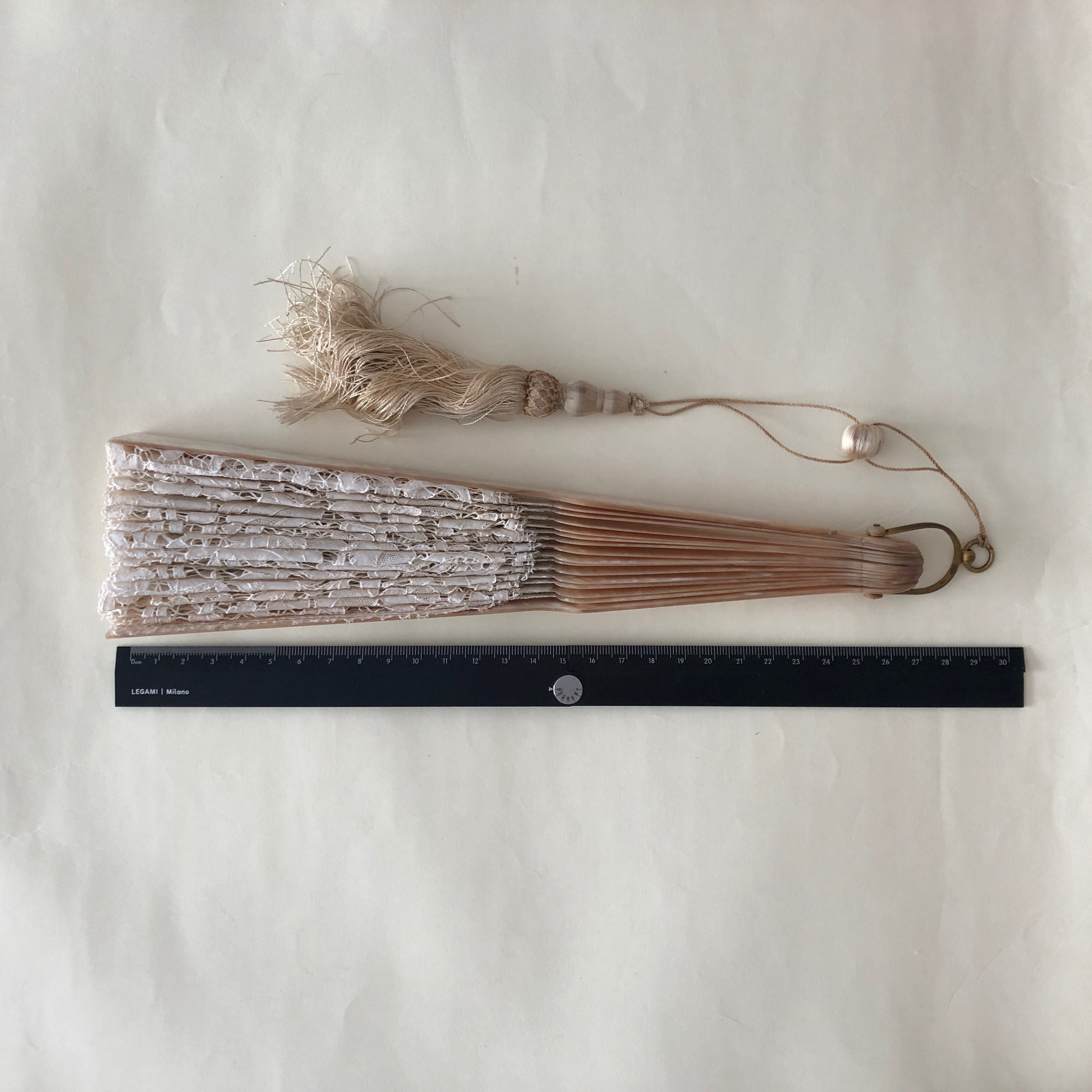 White and old. Современнные и актикварные украшения в Барселоне, Москве и Санкт-Петербурге