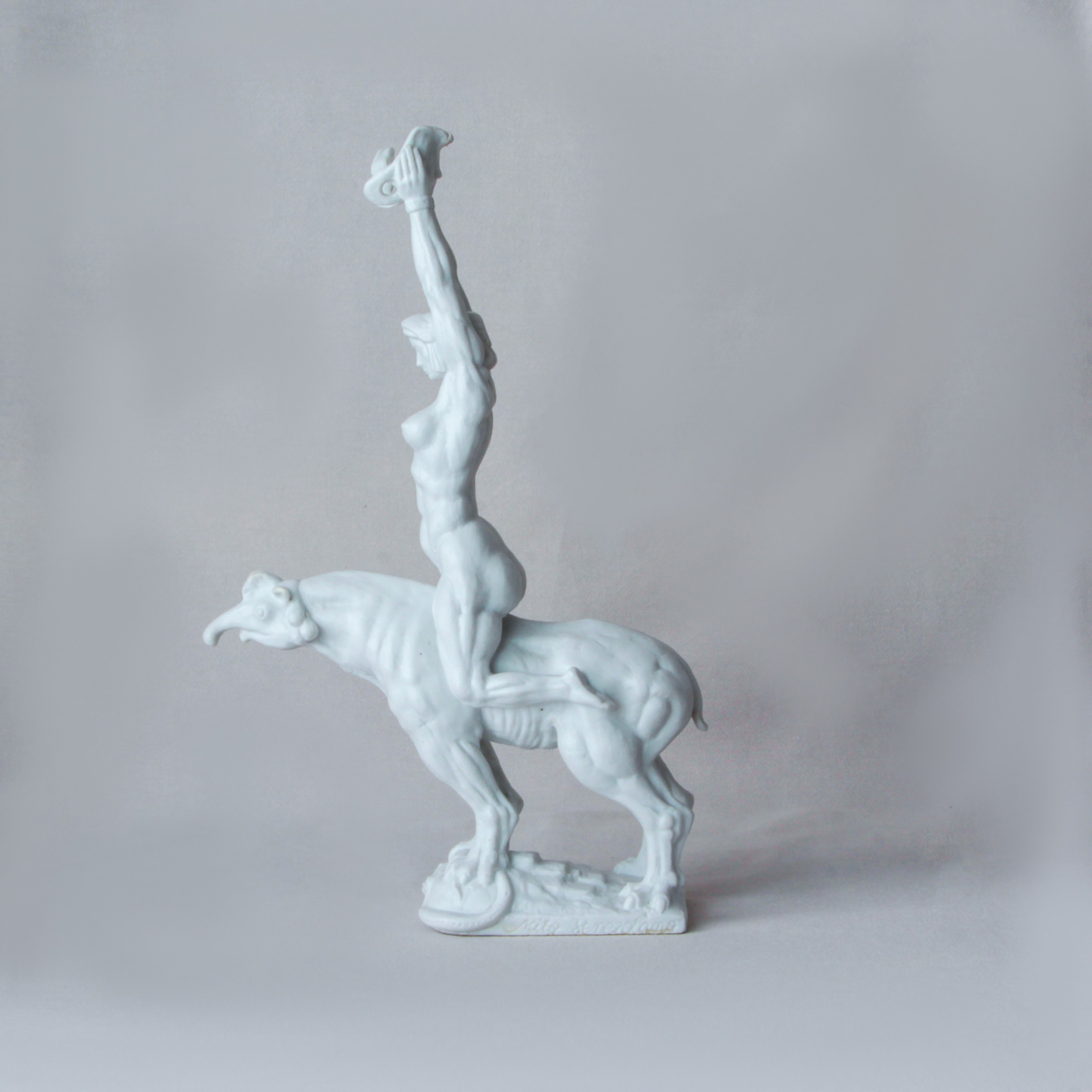 Sculpture. Современнные и актикварные украшения в Барселоне, Москве и Санкт-Петербурге