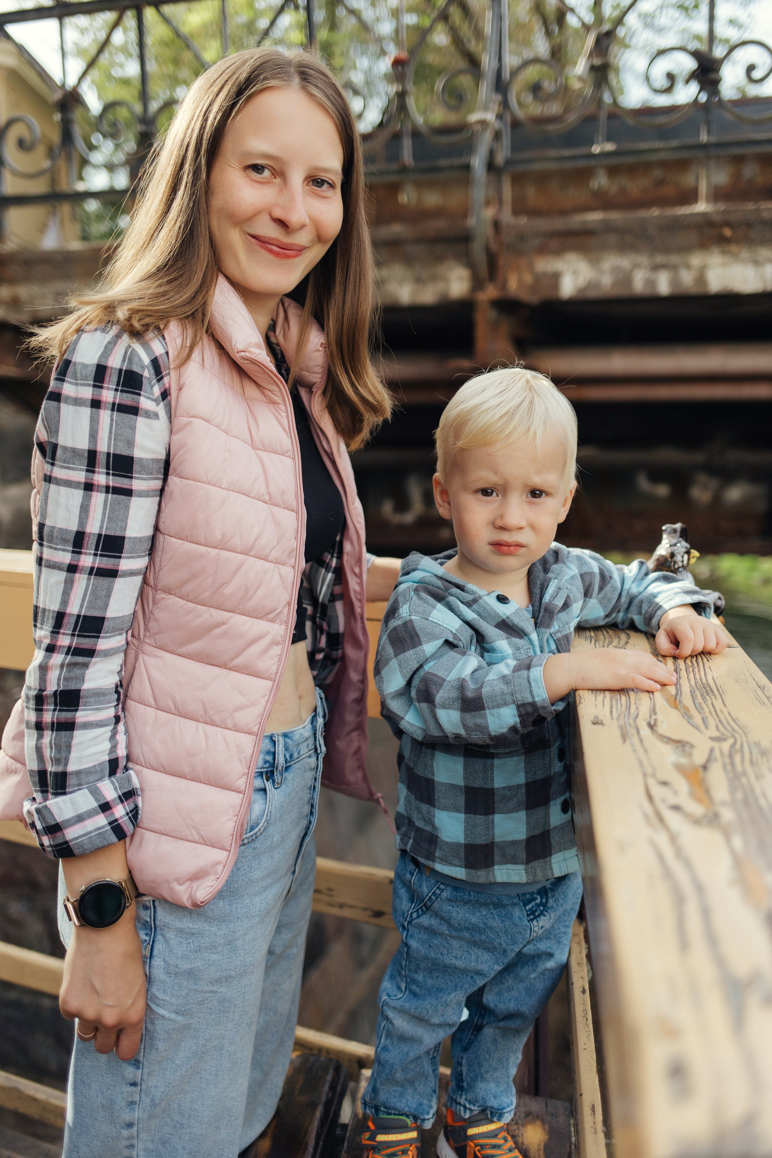 Along the streets of Vilnius in lifestyle style. Family photographer in Vilnuis Svetlana Naumova