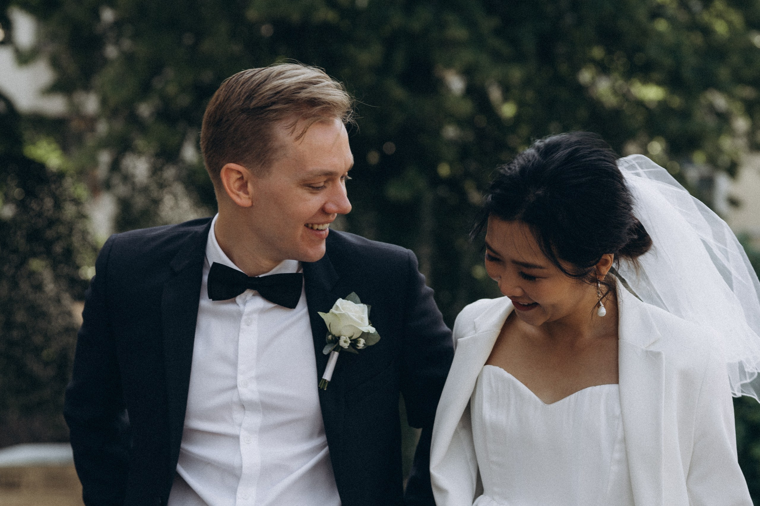 City wedding. Wedding and portrait photographer in Helsinki Vickan O