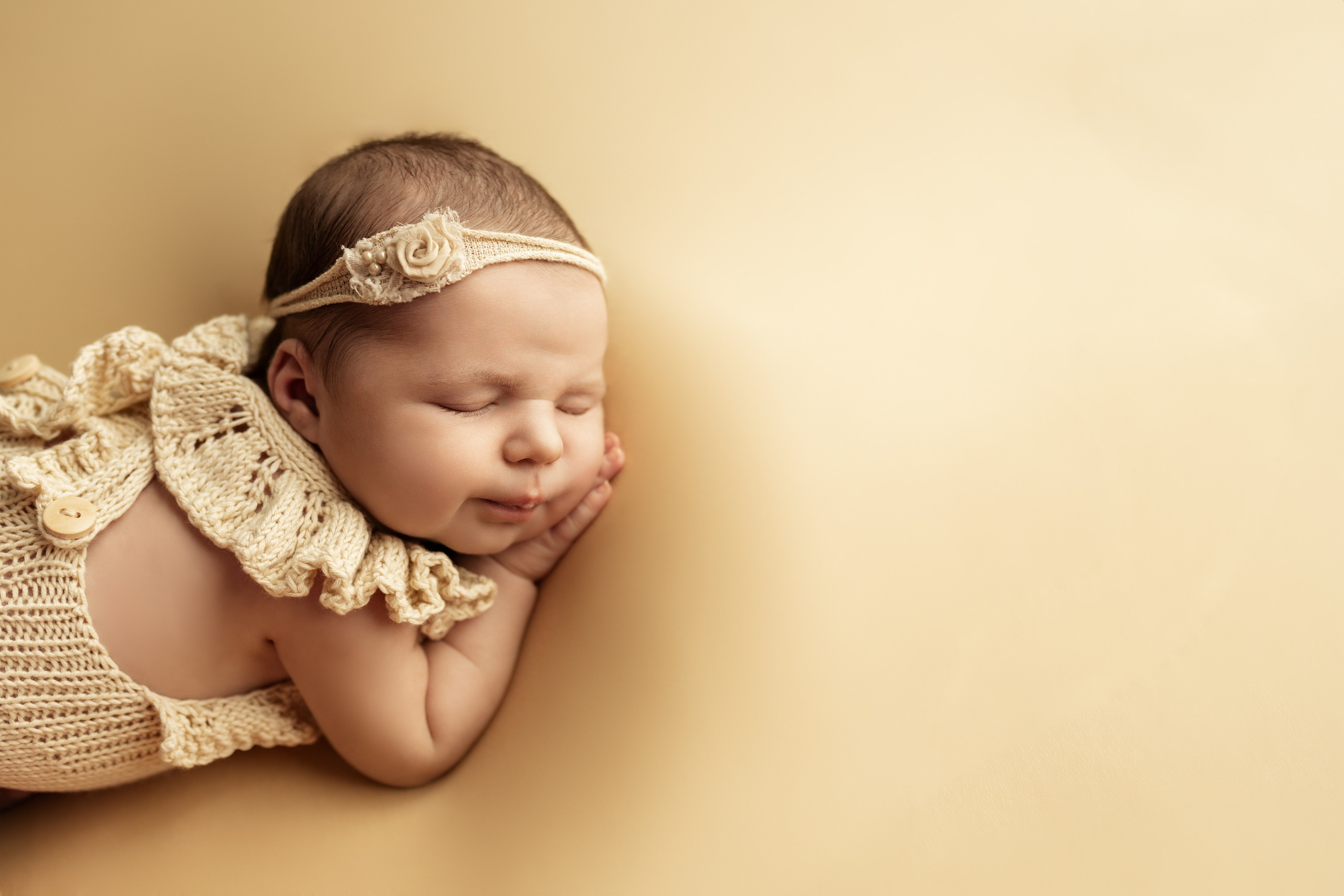 Newborn Classic. Newborn, kids, family photographer based near Zurich, Switzerland
