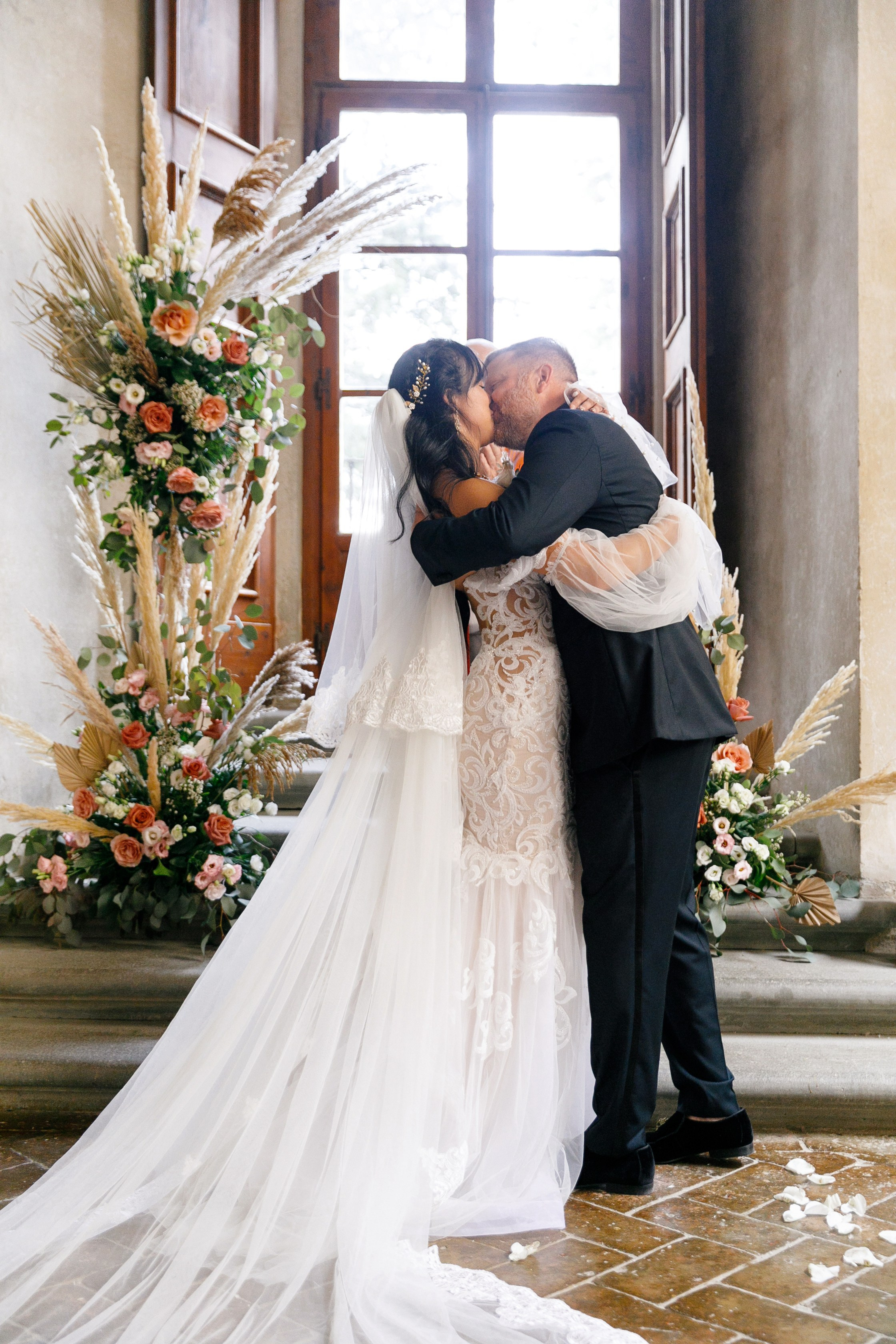 Tuscany Castello di Montegufoni wedding. Iurkovski PHOTOGRAPHY in Europe. Luxury destination weddings and events