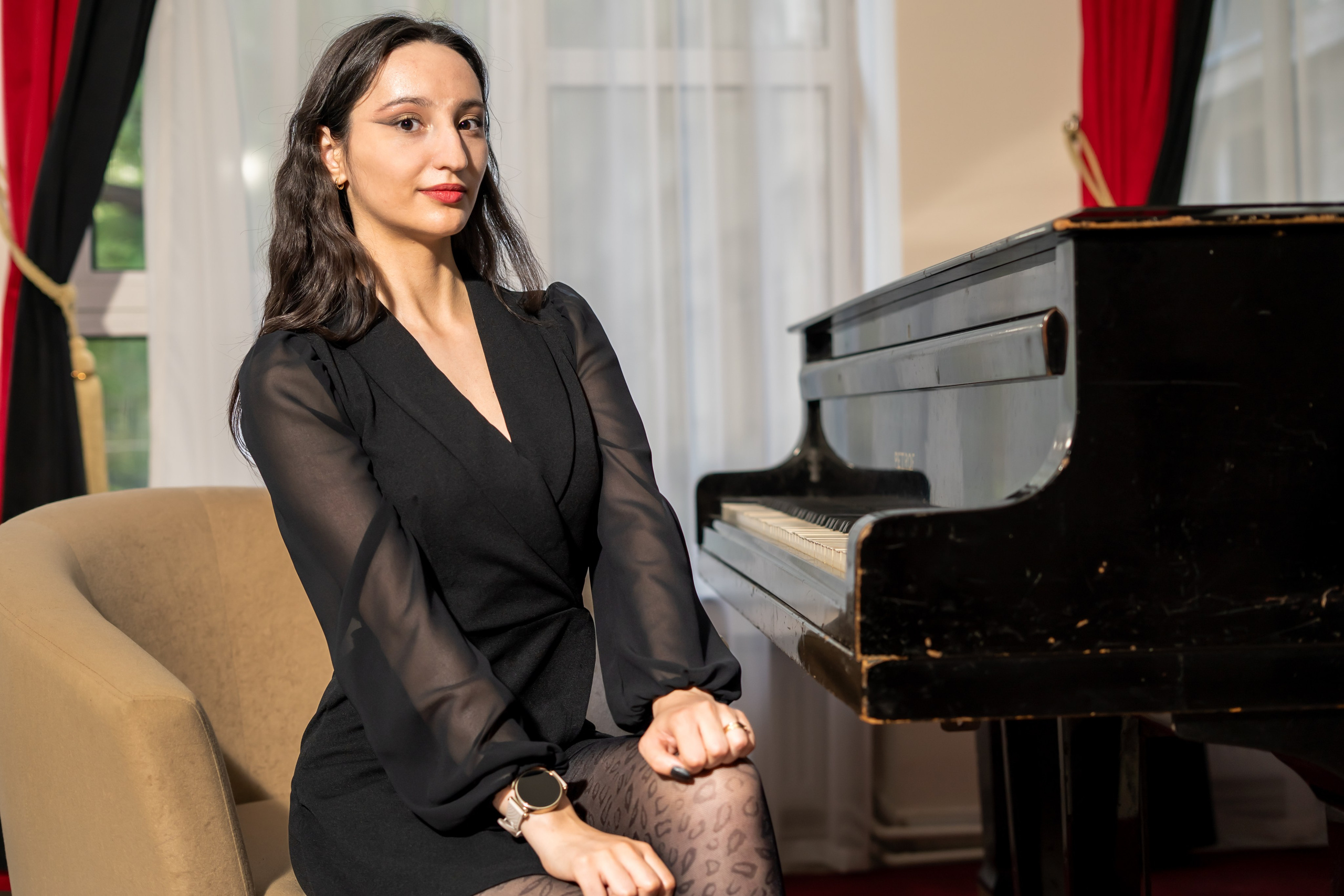 Ședință foto cu noi la Pian UPG. Mihai Alexandra Events