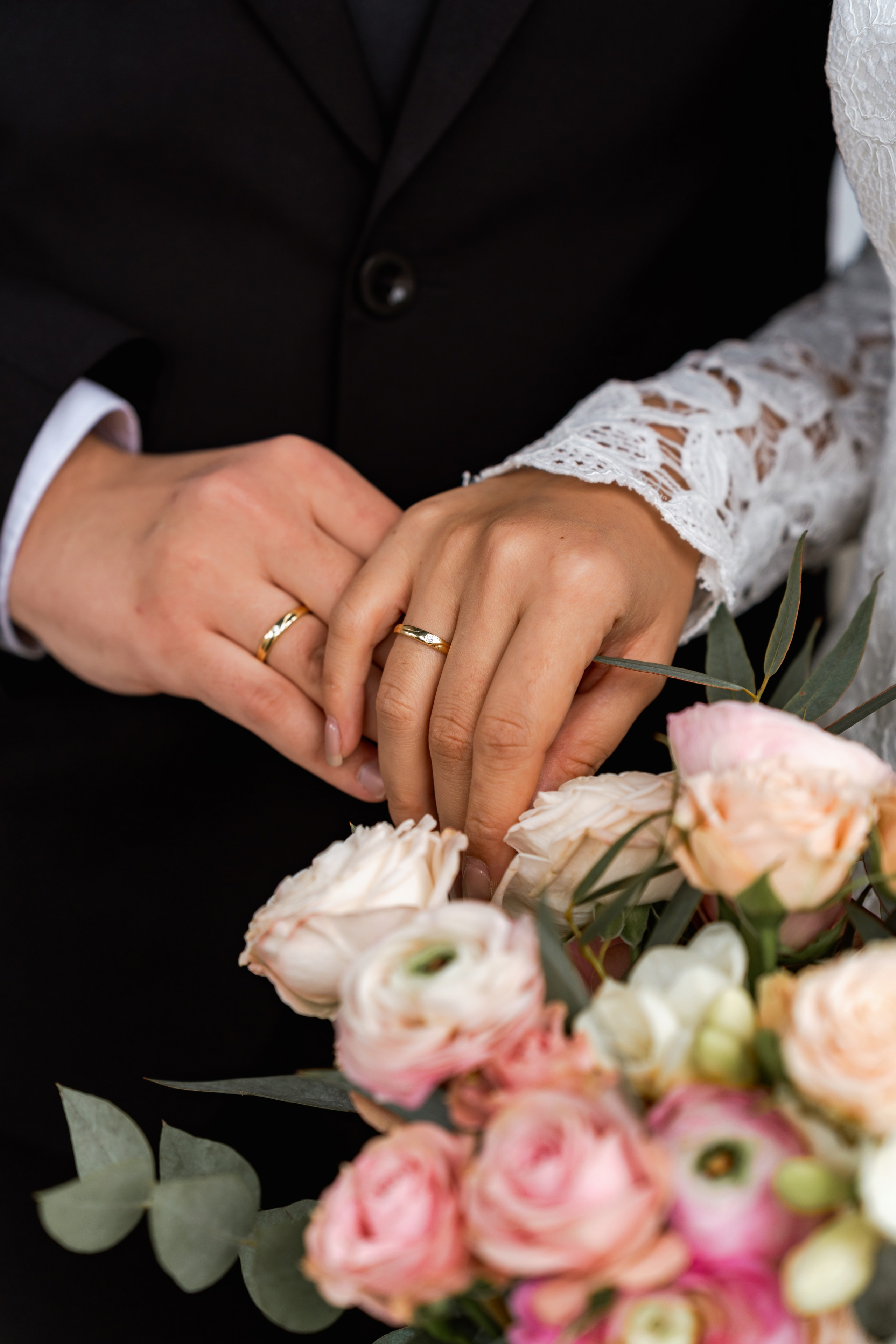 A wedding couple from Turkey and the Philippines in Tbilisi. Destination Wedding Photographers in Georgia, Armenia. Maks Kovalenko and Lara Tatosyan. Wedding videographer