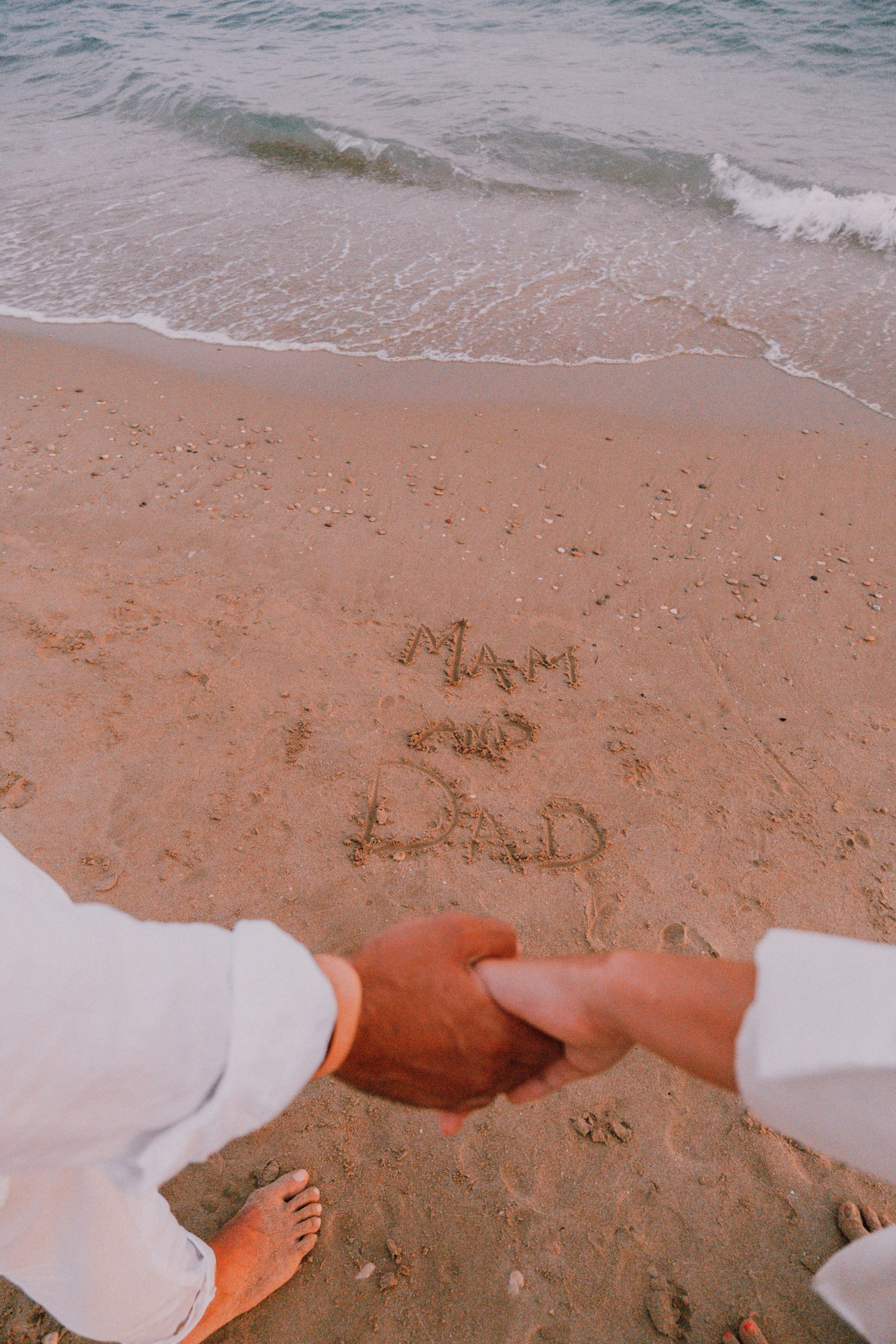 Sesión embarazo en la playa. Fotografía profesional en Calafell - Elena Medvedeva
