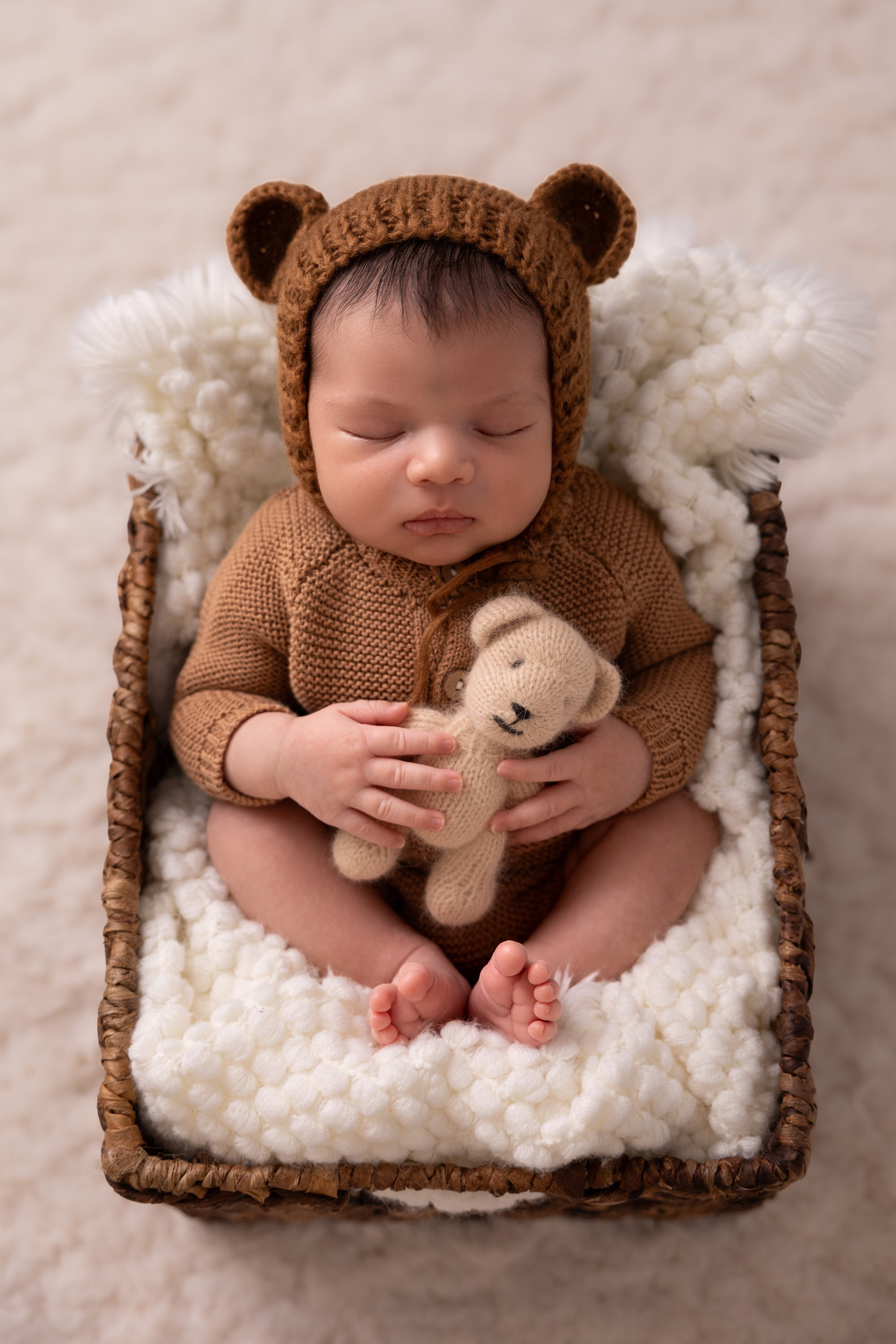 Newborn photos. Newborn photographer in Tampa Bay Area, FL