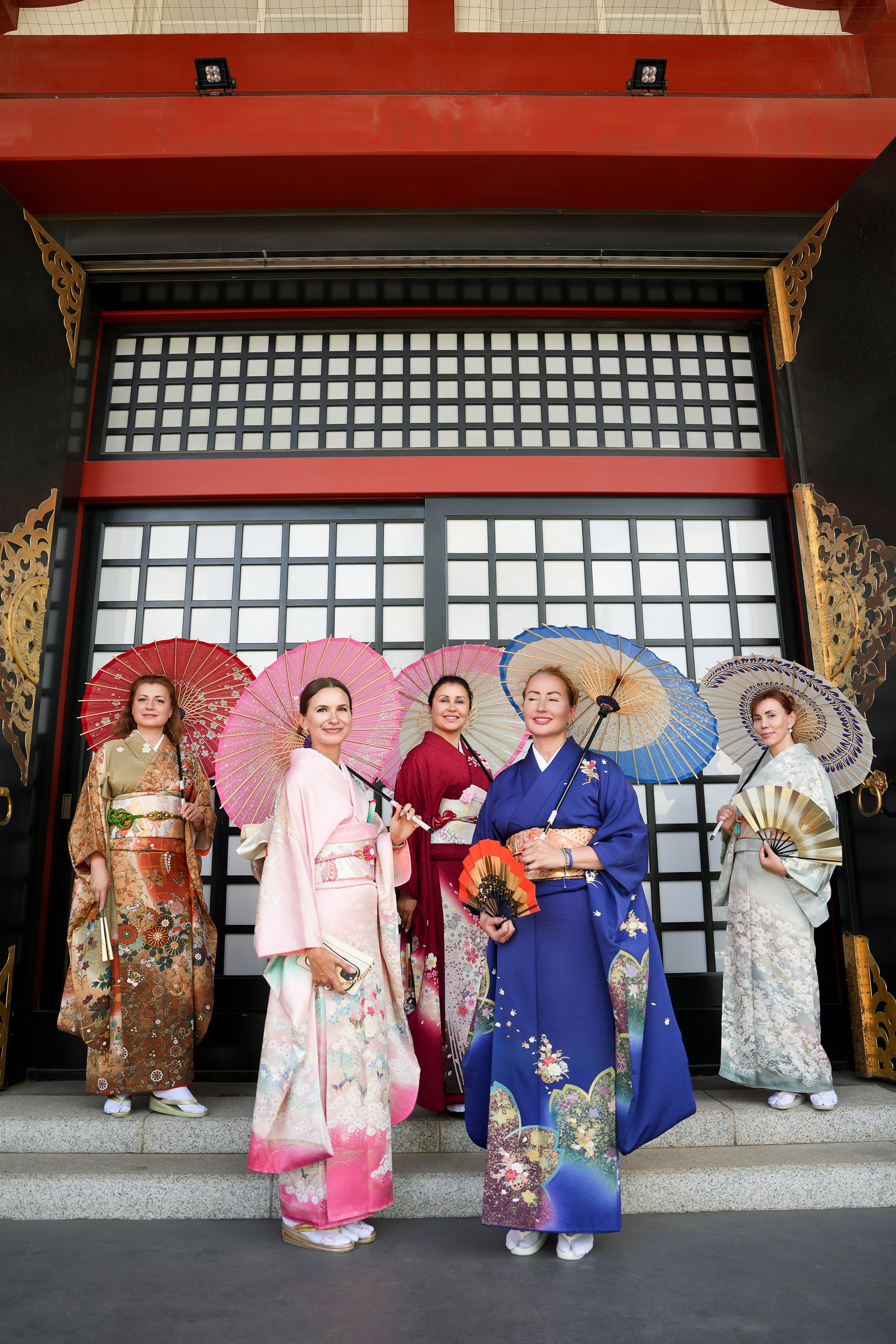 Фотосессия в кимоно у храма Сэнсодзи в Токио. Фотограф в Токио Япония