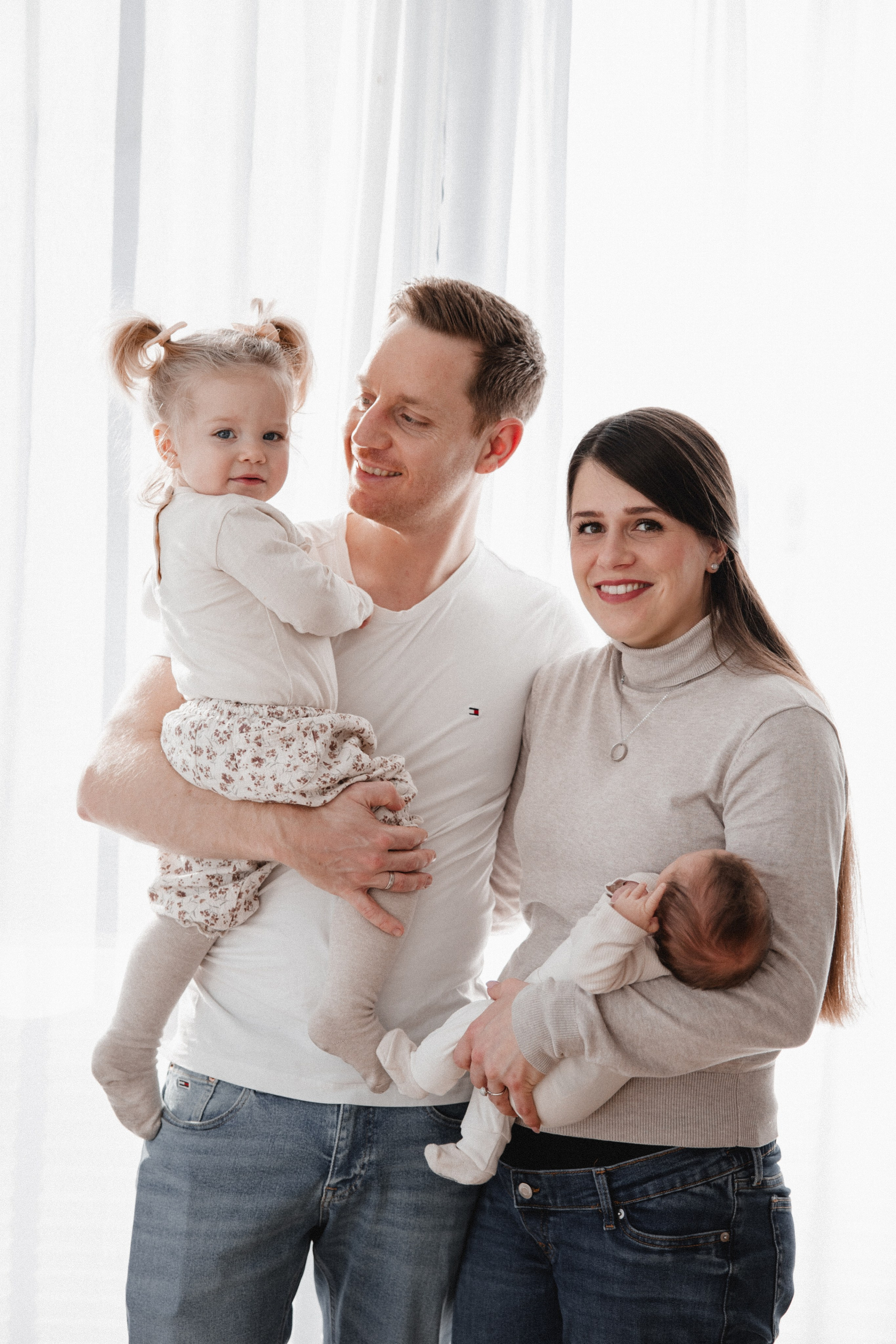 Neugeborenenfotos Zuhause. Hochzeitsfotografie |Hochzeitsfotograf Bochum | Hochzeitsfotograf Dortmund | Hochzeitsfotograf Essen | Hochzeitsfotograf Ruhrgebiet