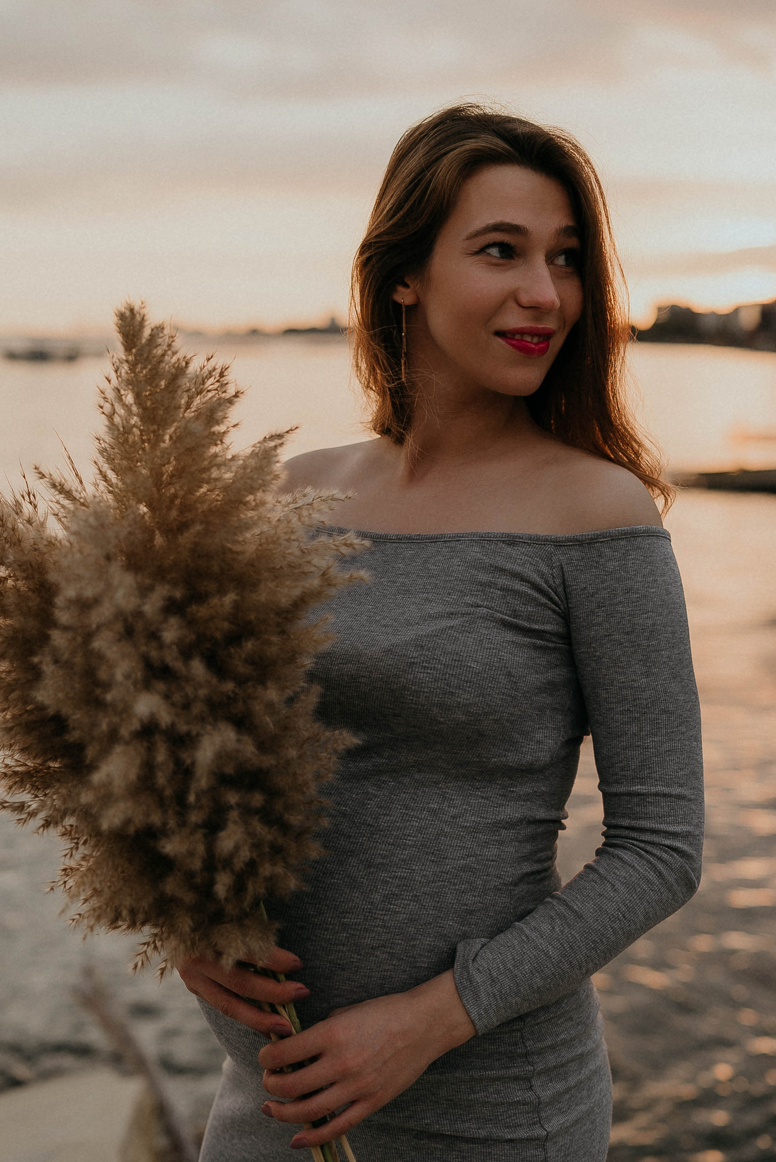 Фотосессия беременной в студии и возле моря. Портретный и семейный фотограф в Лимассоле Кипр Анна Руссу