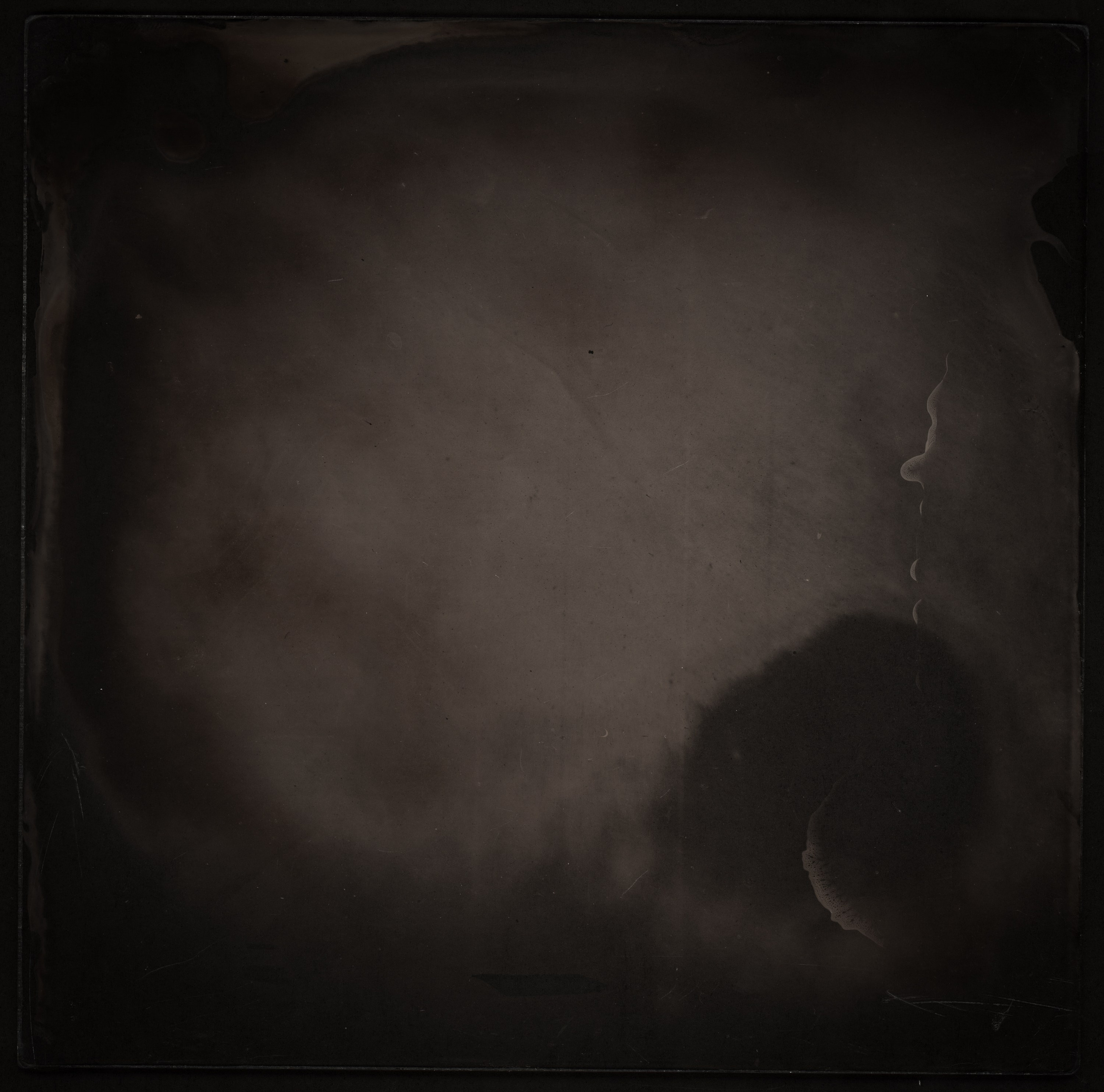 APPARITIONE. Adriano Escanhuela — Experimental