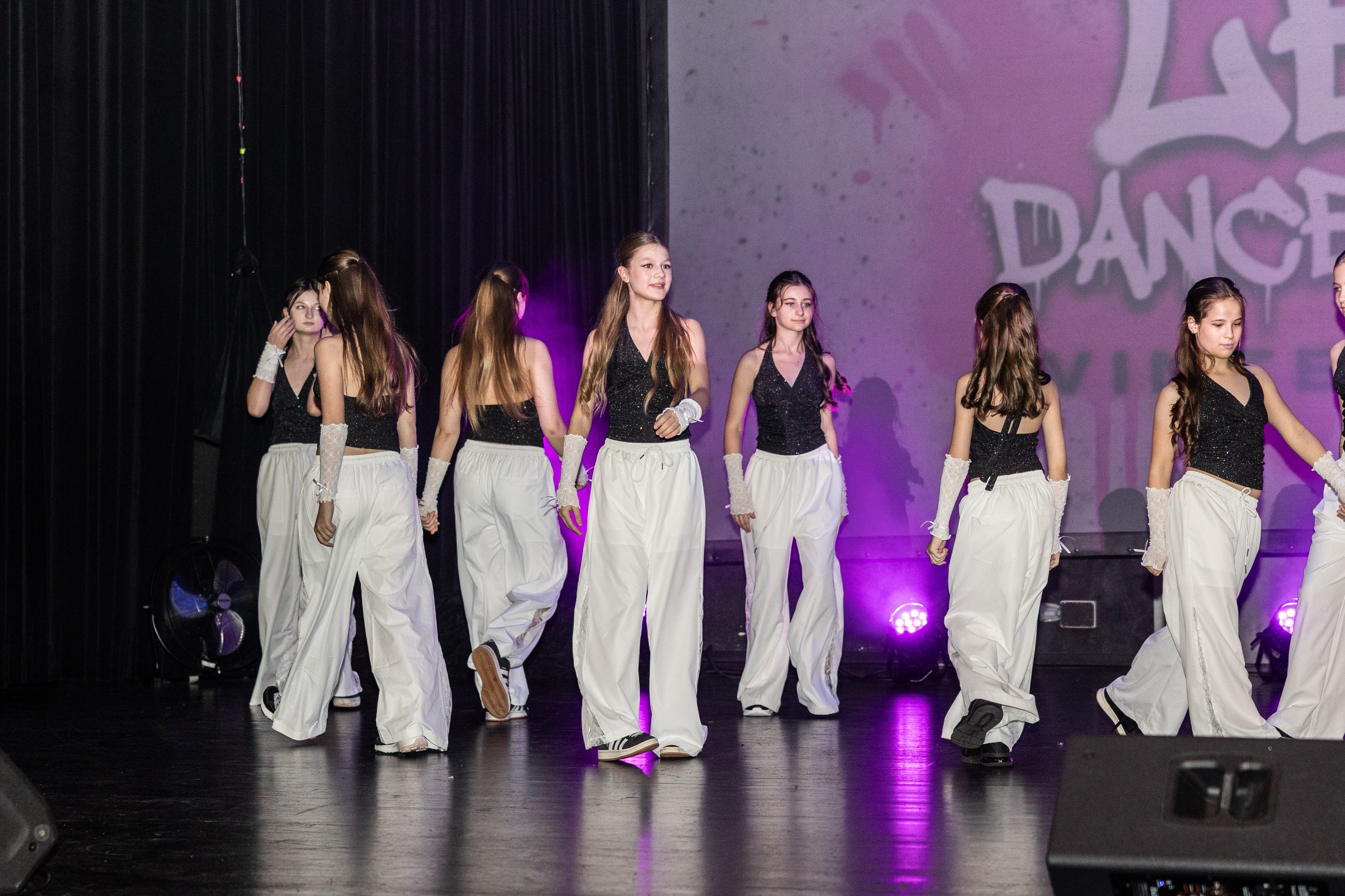 LEO DANCE SHOW WINTER 2025. Семейный и детский фотограф в Варшаве Мила Бобровская