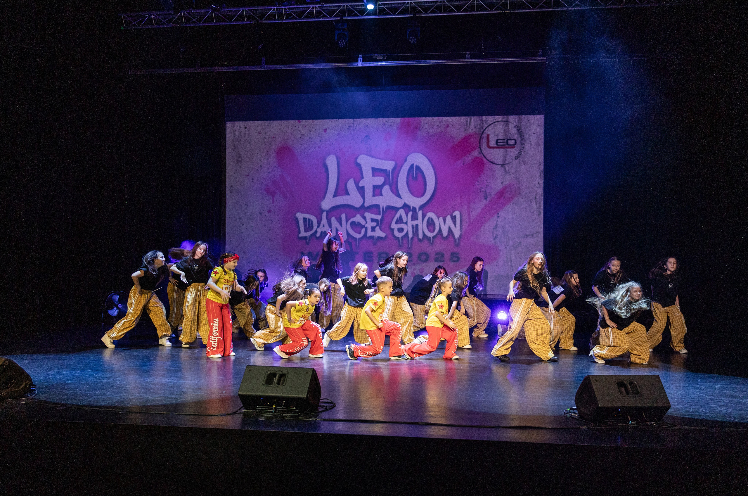 LEO DANCE SHOW WINTER 2025. Семейный и детский фотограф в Варшаве Мила Бобровская