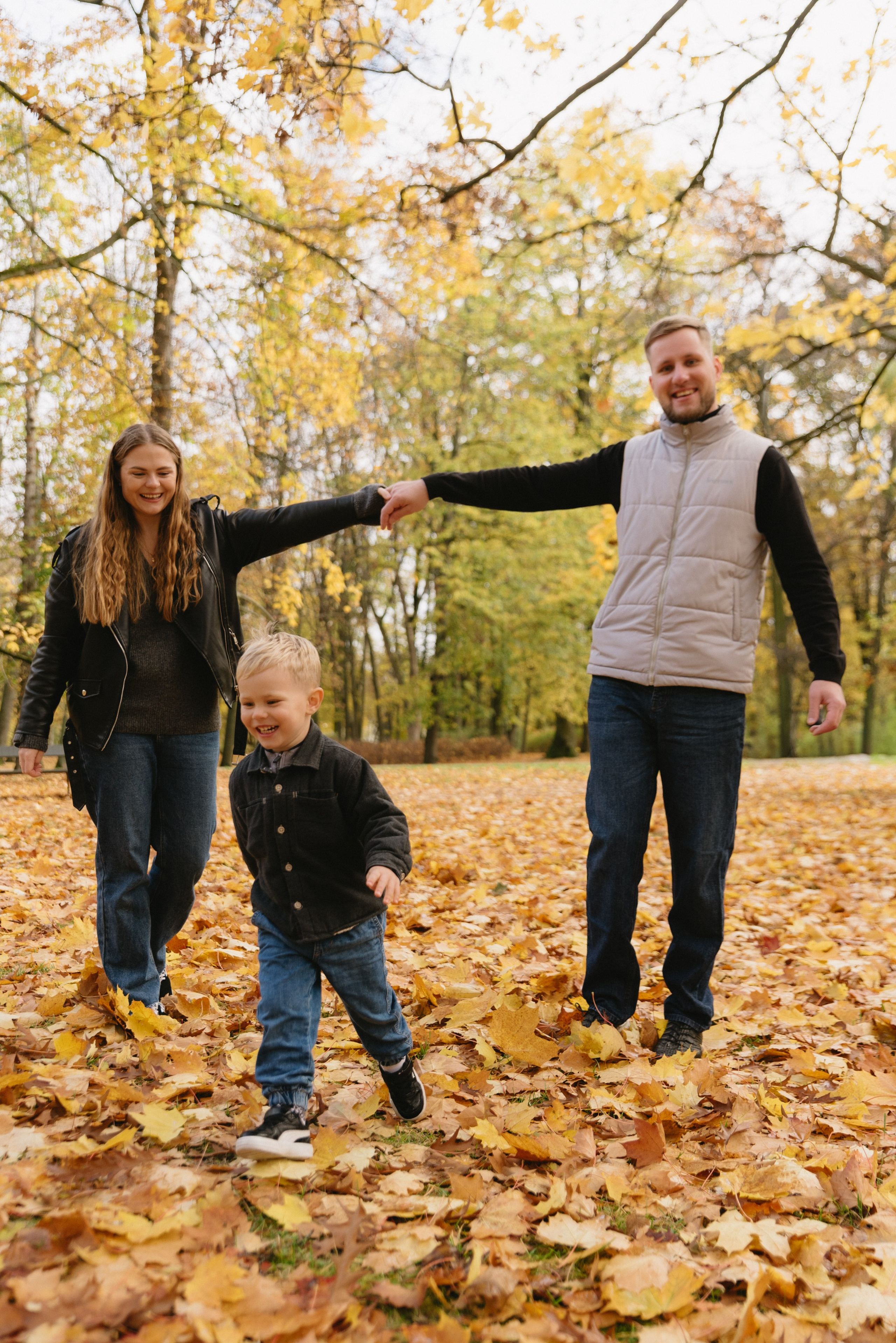 Sesja rodzinna Hanna, Vlad & Matvei. Eugene Save – Fotograf Ślubny i Rodzinny | Warszawa i Cała Polska