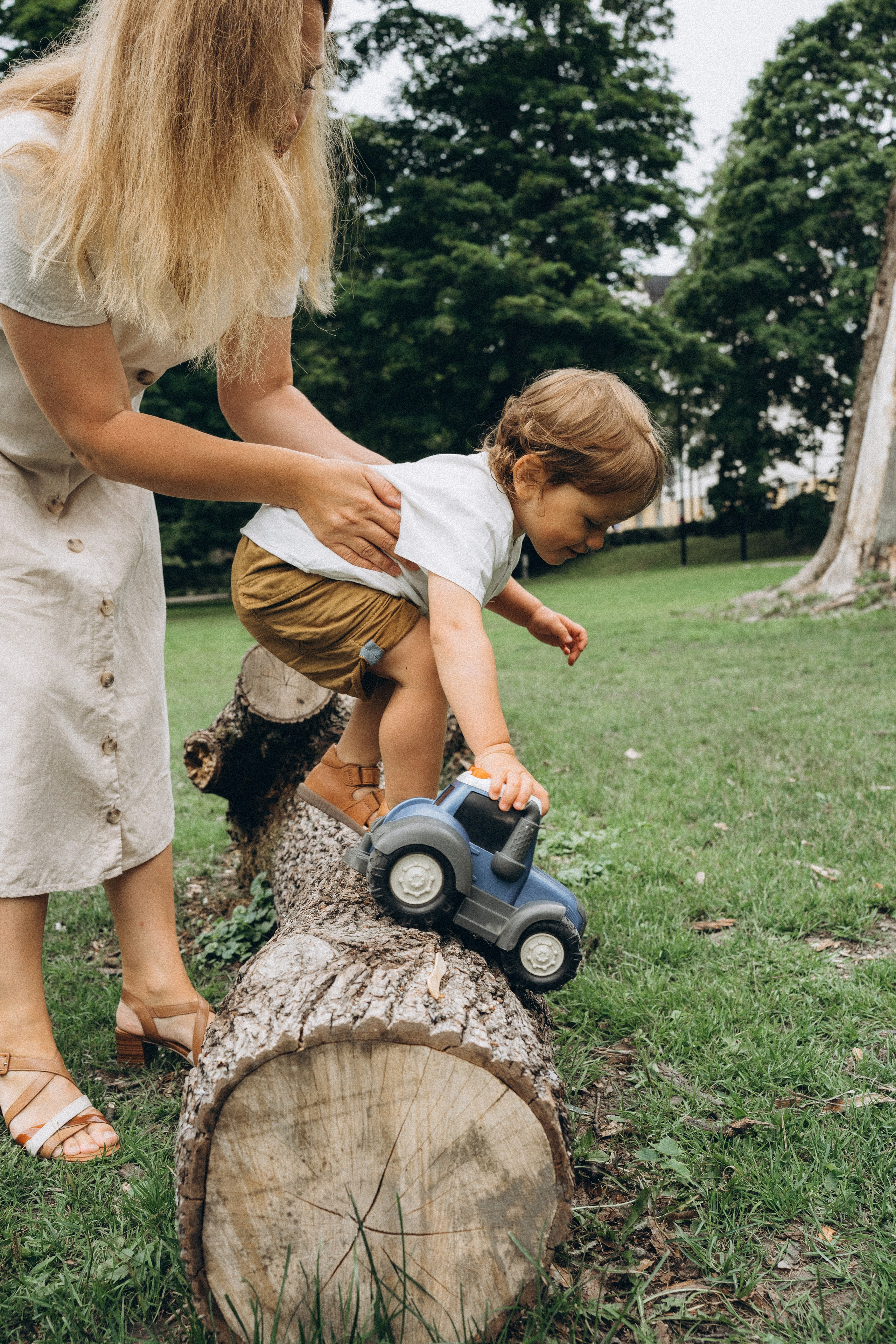Kaivopuisto. Wedding and potrait photographer in Helsinki Vickan O