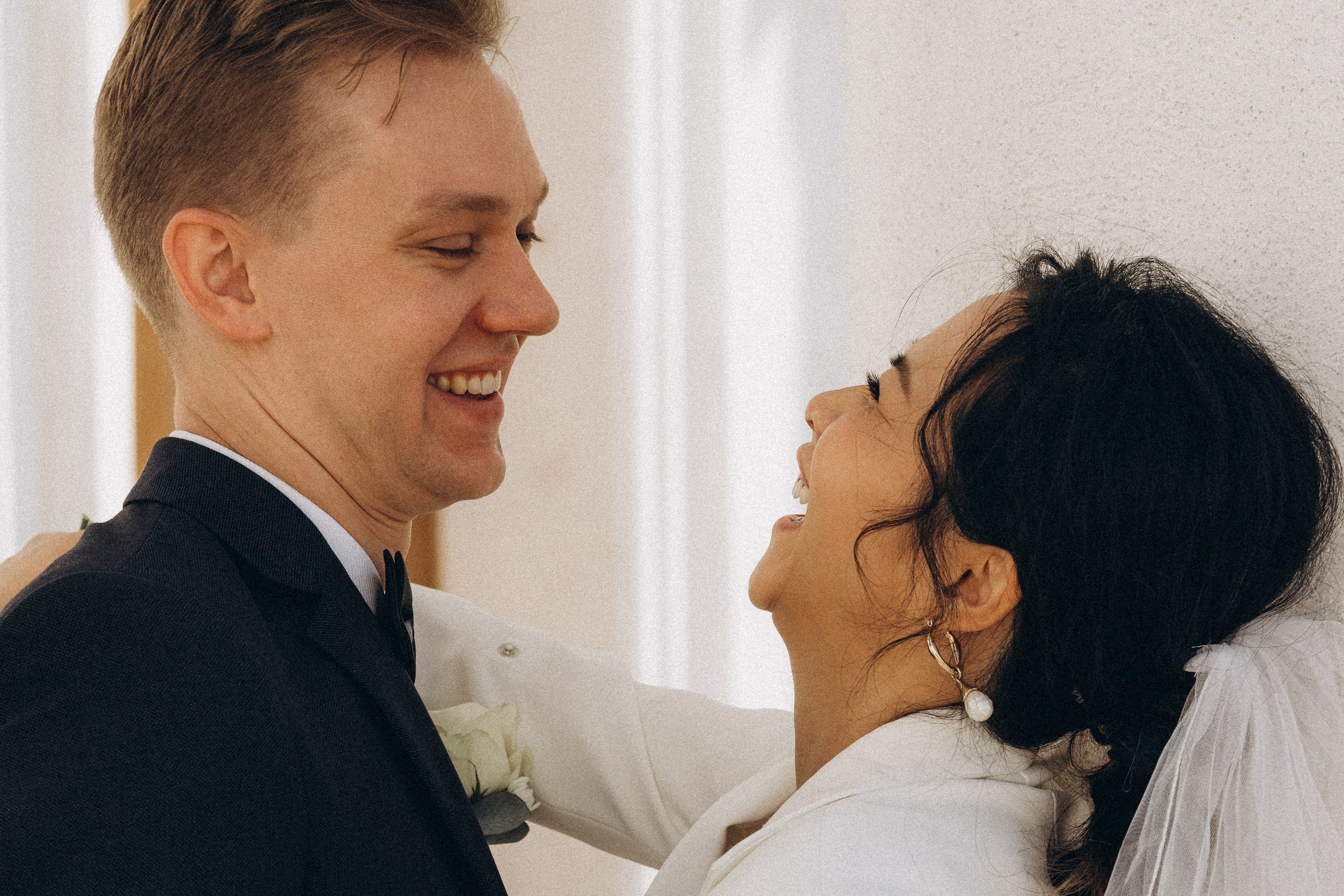 City wedding. Wedding and portrait photographer in Helsinki Vickan O