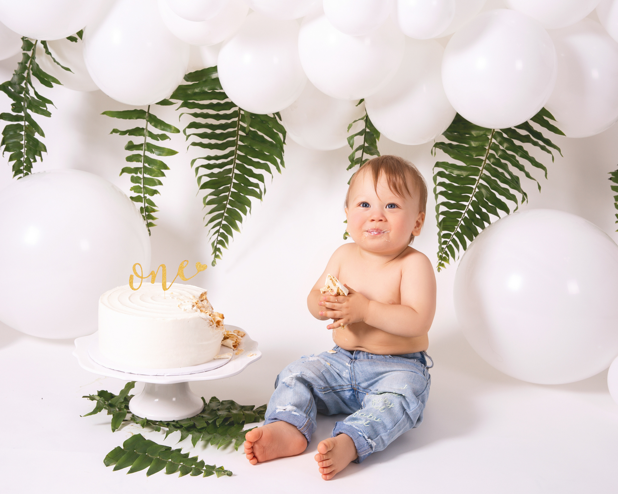 Smash cake photo session in Miami. Miami Family and Event Photographer