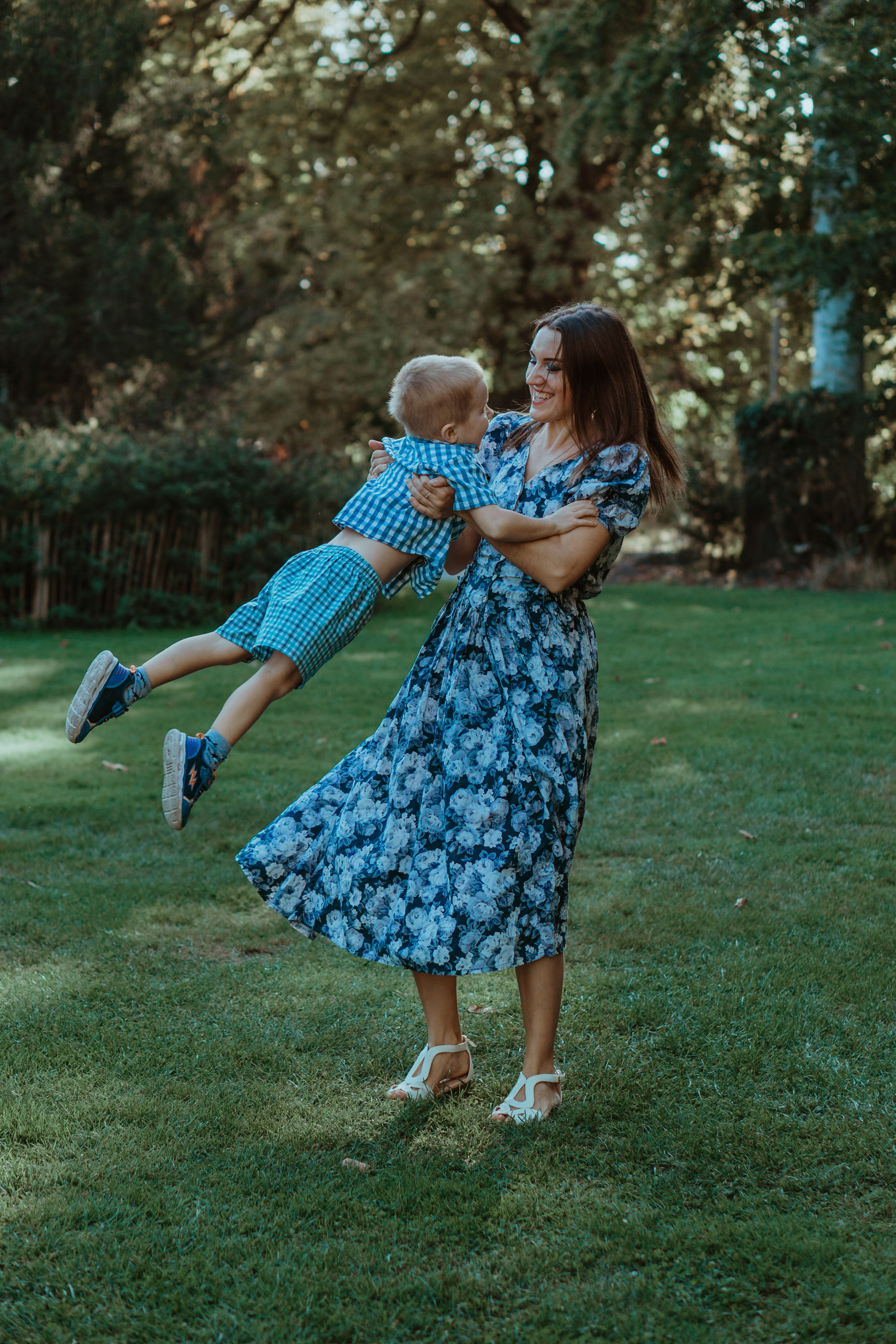 Little Kolya know how to have fun ;). Family photographer Aargau Zurich
