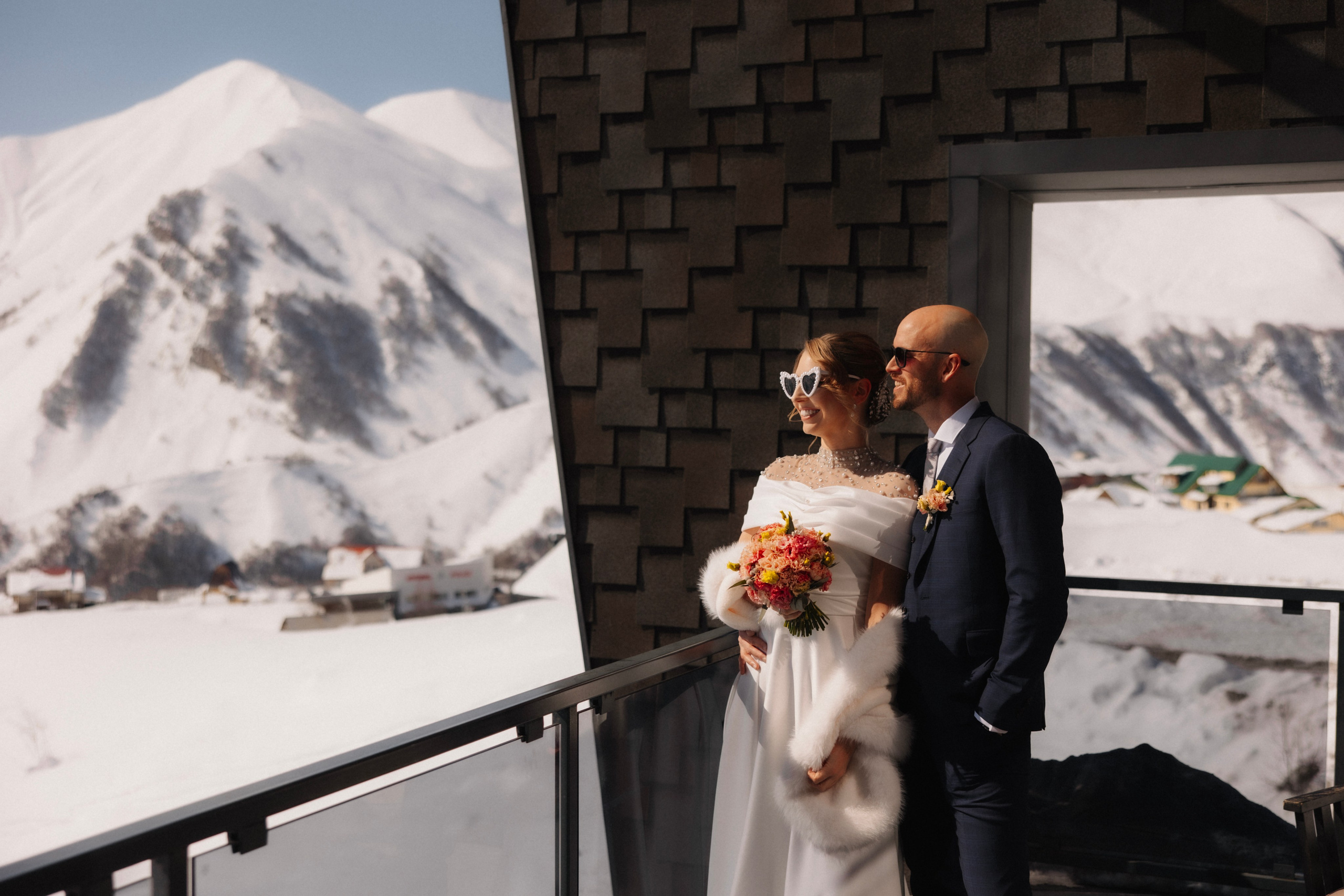 Love in winter mountains. Wedding photographer in Tbilisi Ioseb Mamniashvili