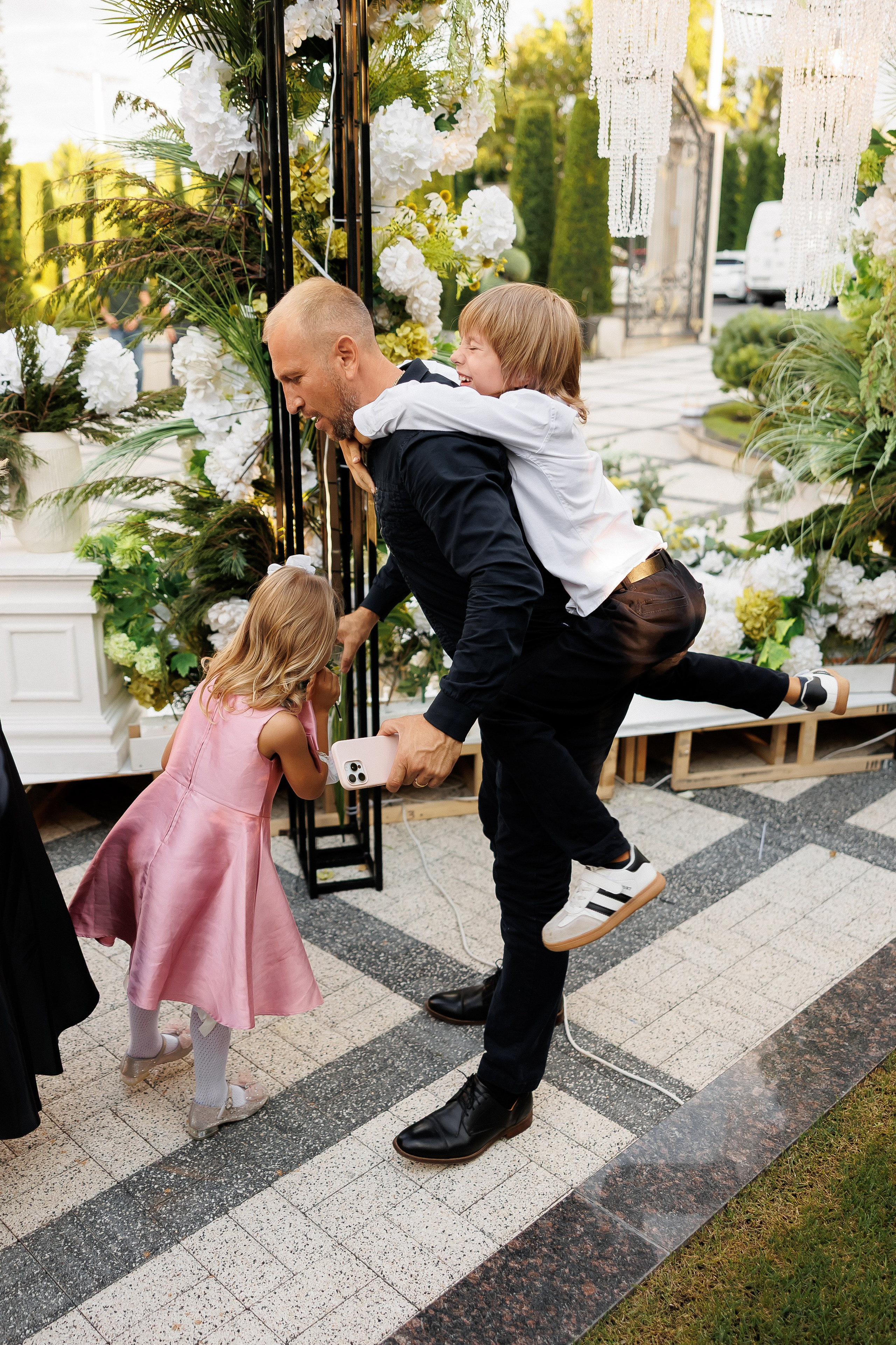 Eugen & Livia — Grand Elysee — Wedding Day. Servicii Foto și Video 067188353