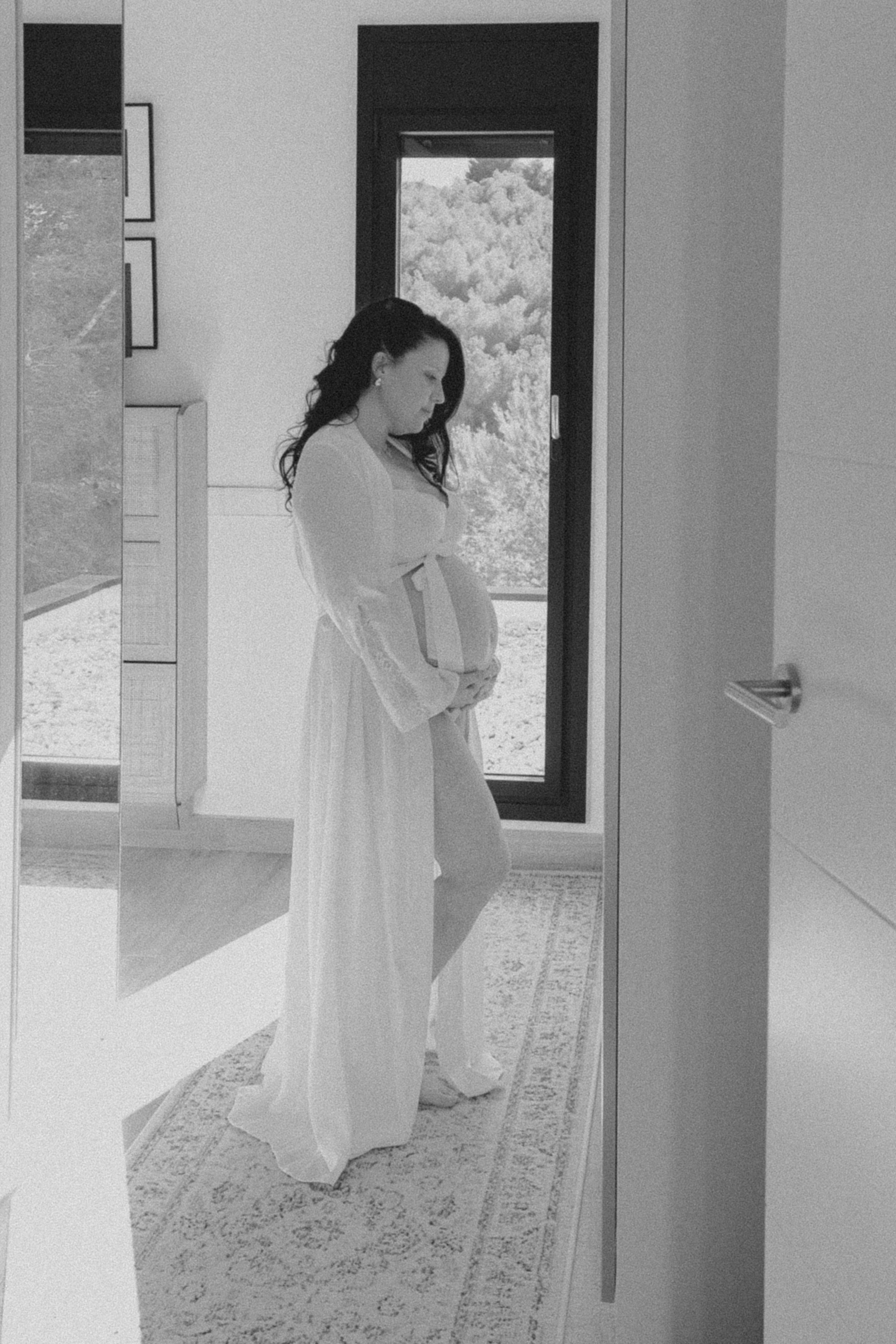 Sesión familiar embarazo. Fotografía profesional en Calafell - Elena Medvedeva