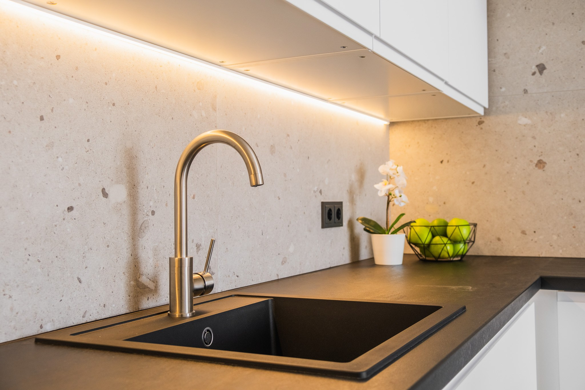 2-room apartment. LOHA VISUALS — AUTOMOTIVE PHOTOGRAPHY