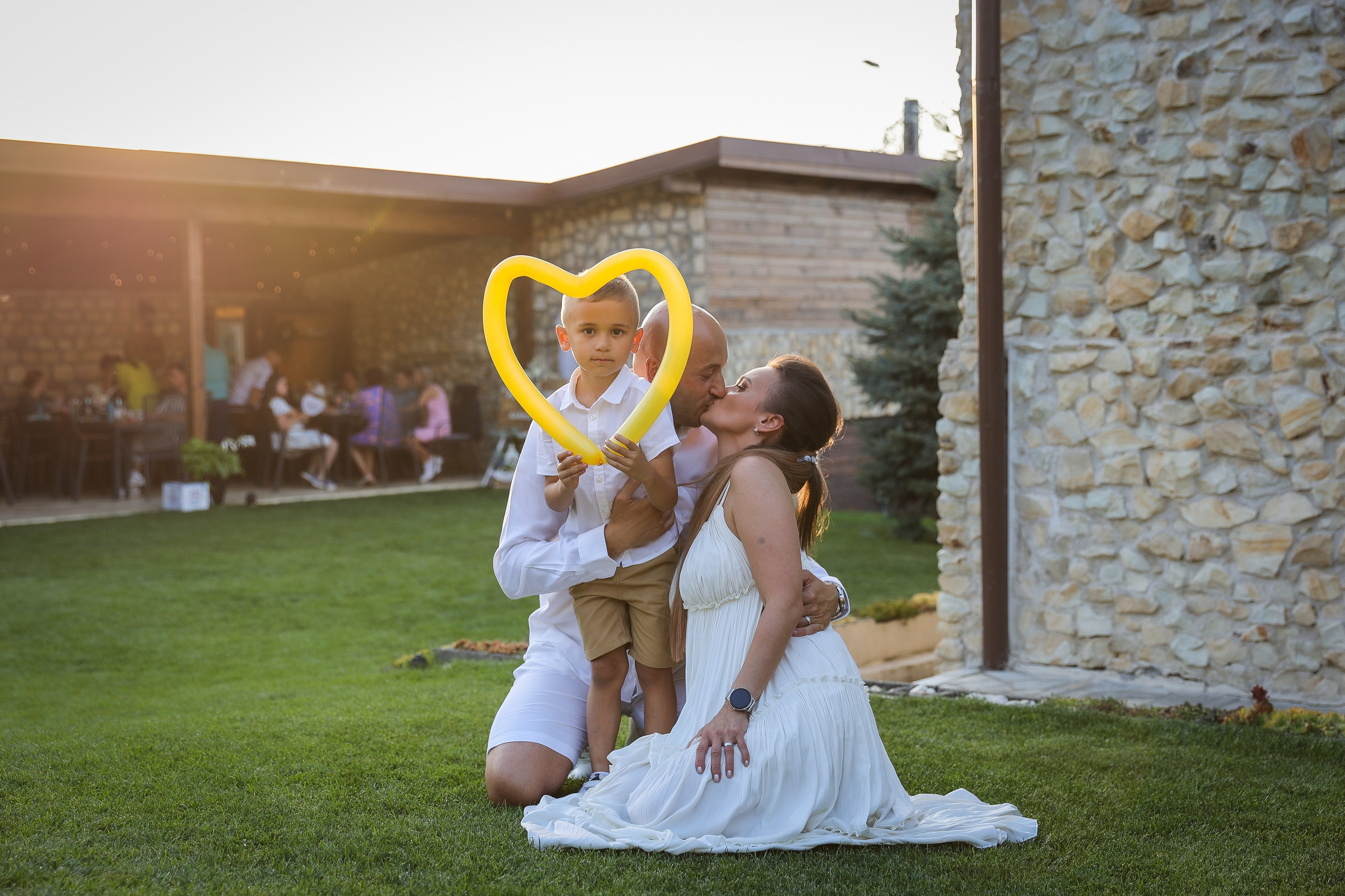 Nunta Cosmin și Simona de la La Moșu a fost exact genul de eveniment care demonstrează cât de frumoasă poate fi o nuntă în aer liber. Rares Bucur is a professional wedding photographer based in Cluj-Napoca, Romania, specializing in wedding photography
