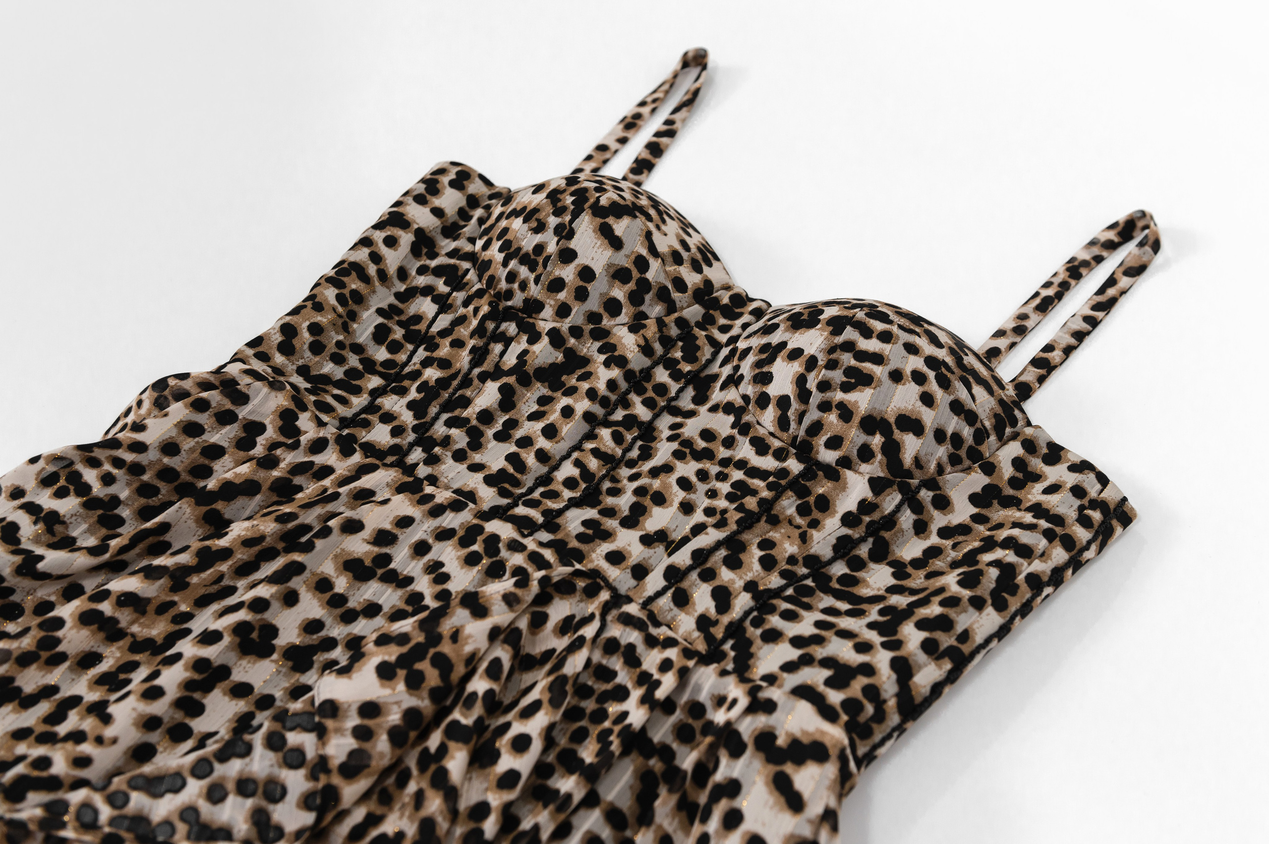 Rochie de seară. Designer vestimentar: elaborarea, proiectarea și confectionare…