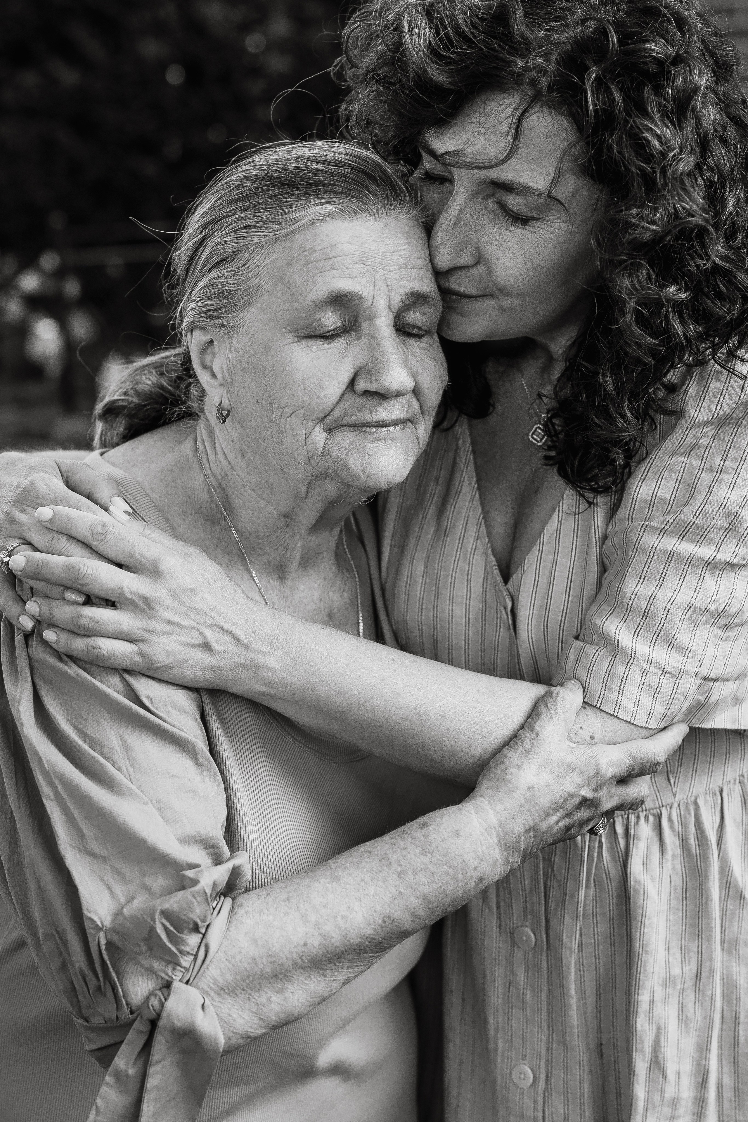Big happy family. At home. Wedding and family photographer and videographer PA, NJ, NY, DE, MD