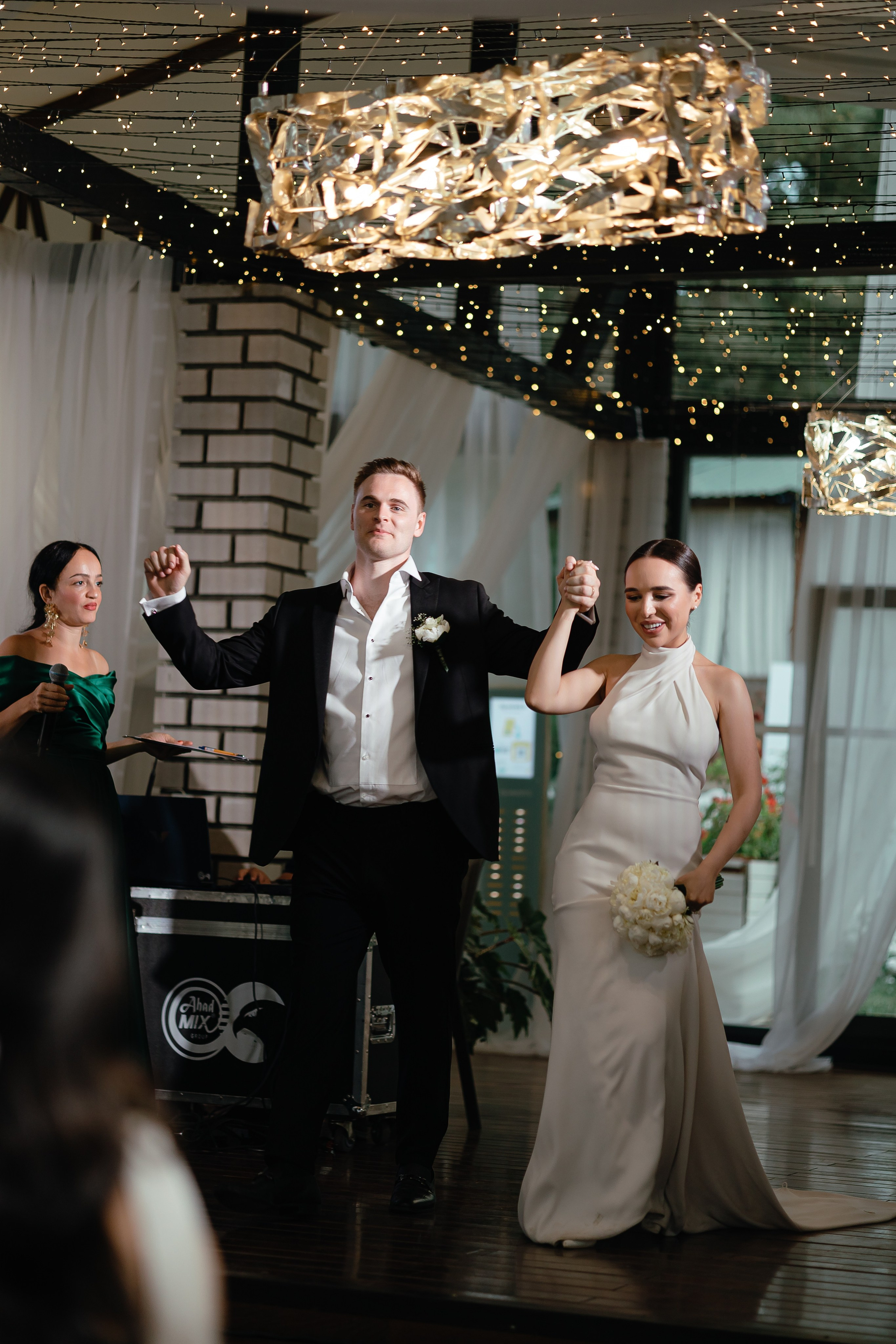 Thomas & Suyumbika. Главная