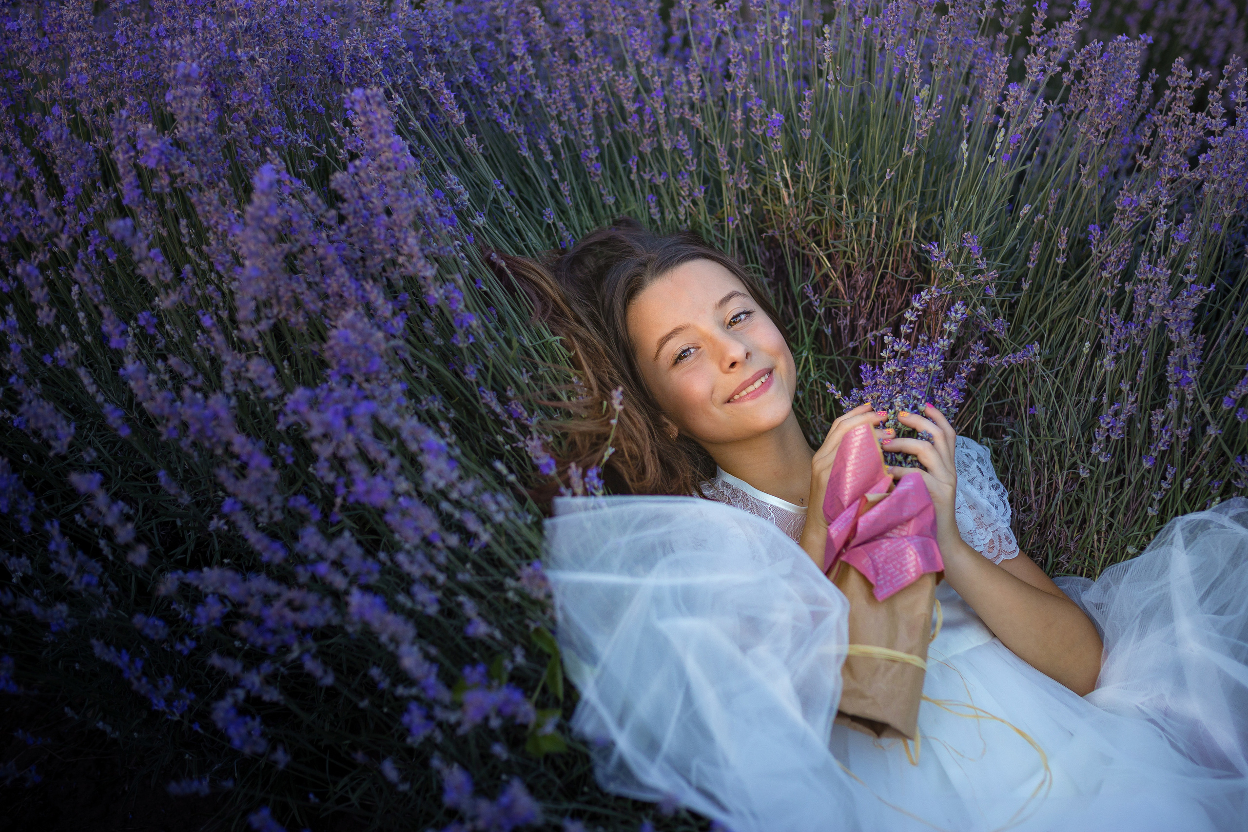 Детски тематични фотосесии. Фотограф Бургас. Фотосесии в студио и на открито, портрети, заснемане