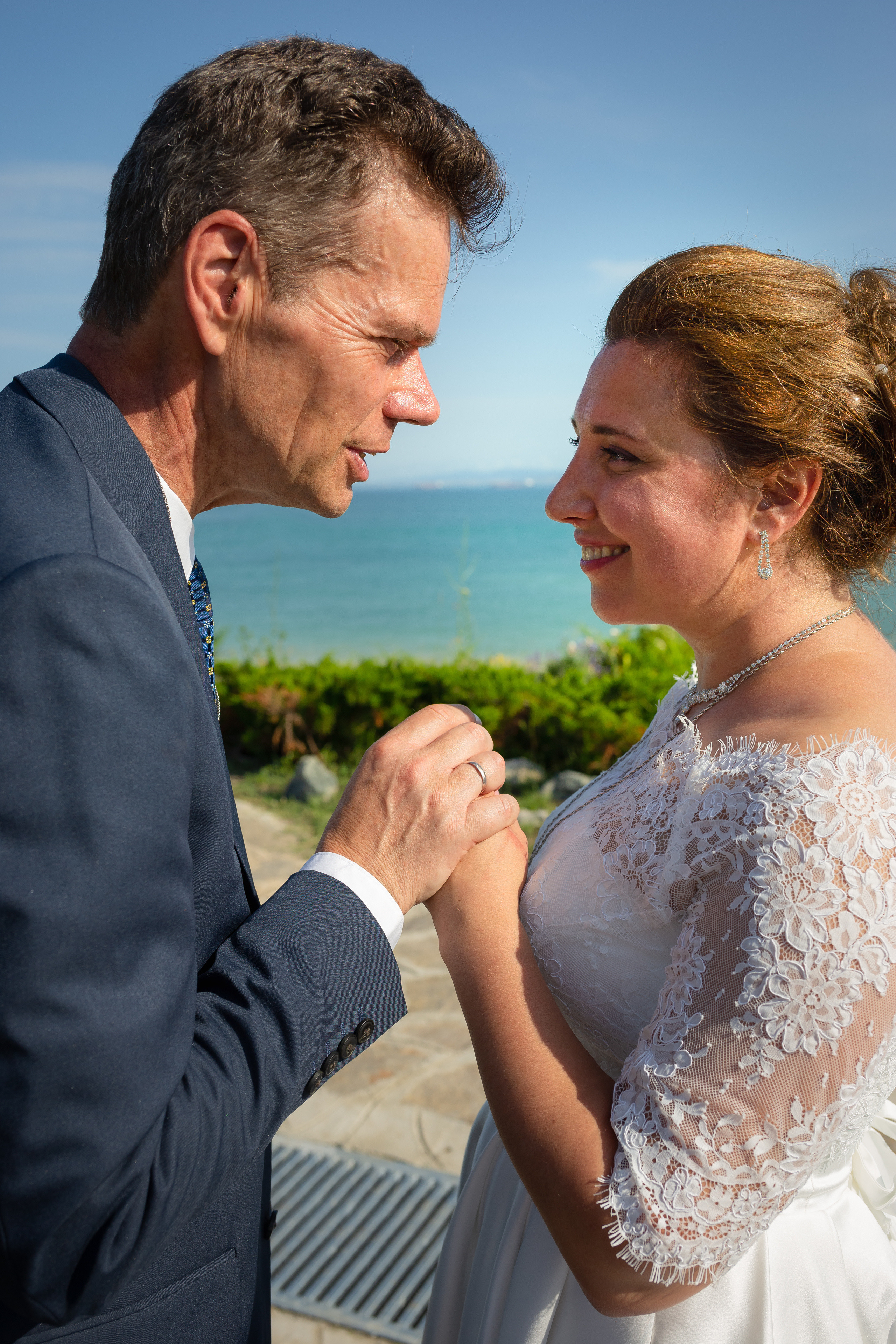 Фото и виедозаснемане на свадбени тържества. Фотограф Бургас. Фотосесии в студио и на открито, портрети, заснемане