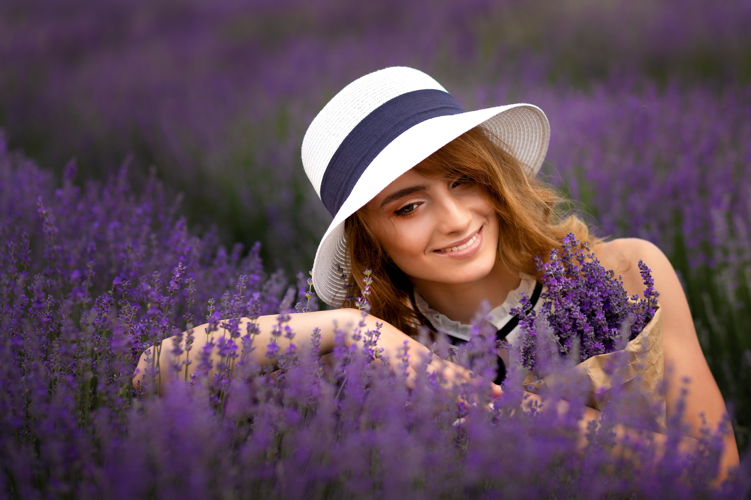 Фотосесия в лавандула,. Фотограф Бургас. Фотосесии в студио и на открито, портрети, заснемане