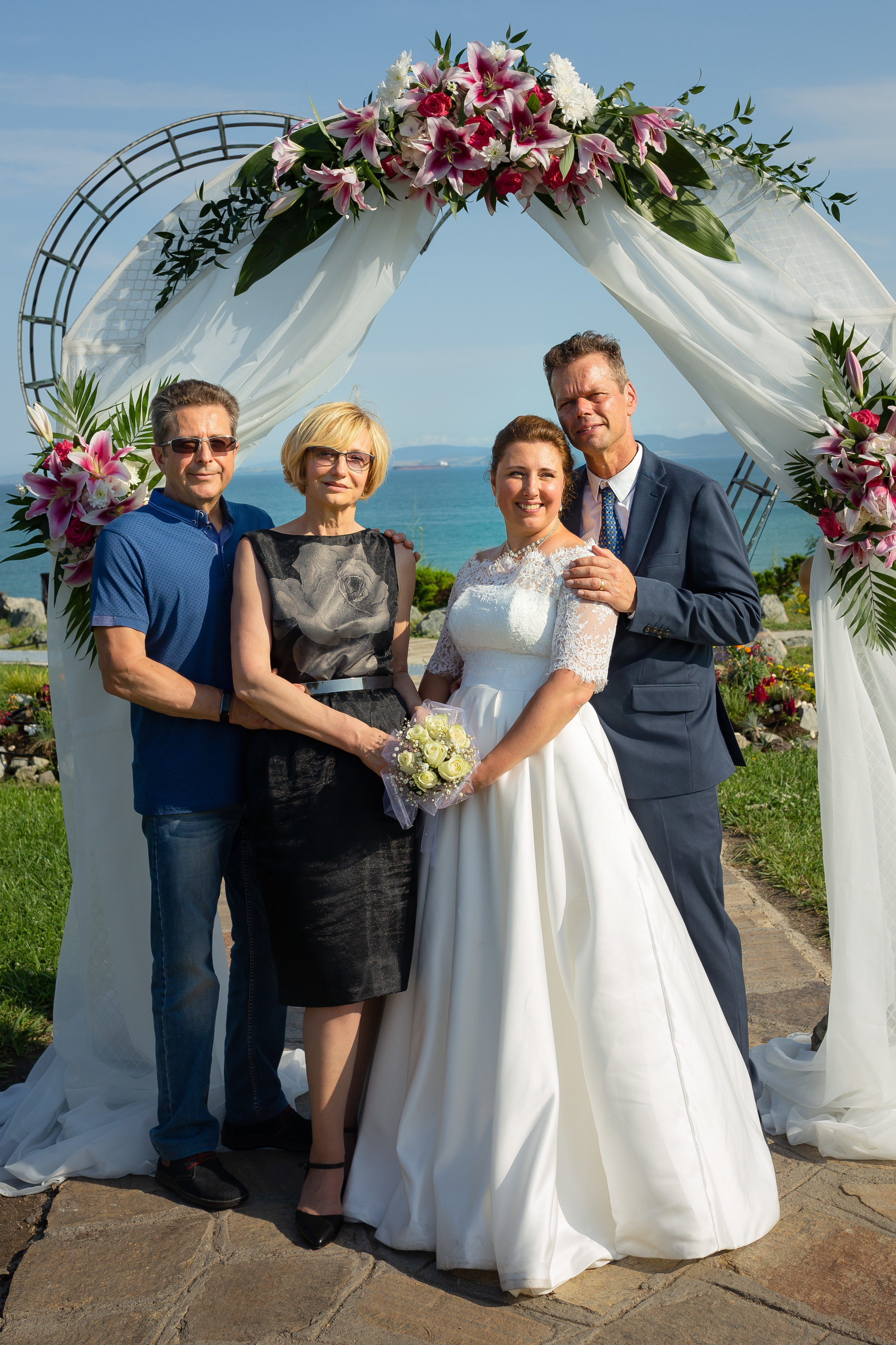 Фото и виедозаснемане на свадбени тържества. Фотограф Бургас. Фотосесии в студио и на открито, портрети, заснемане