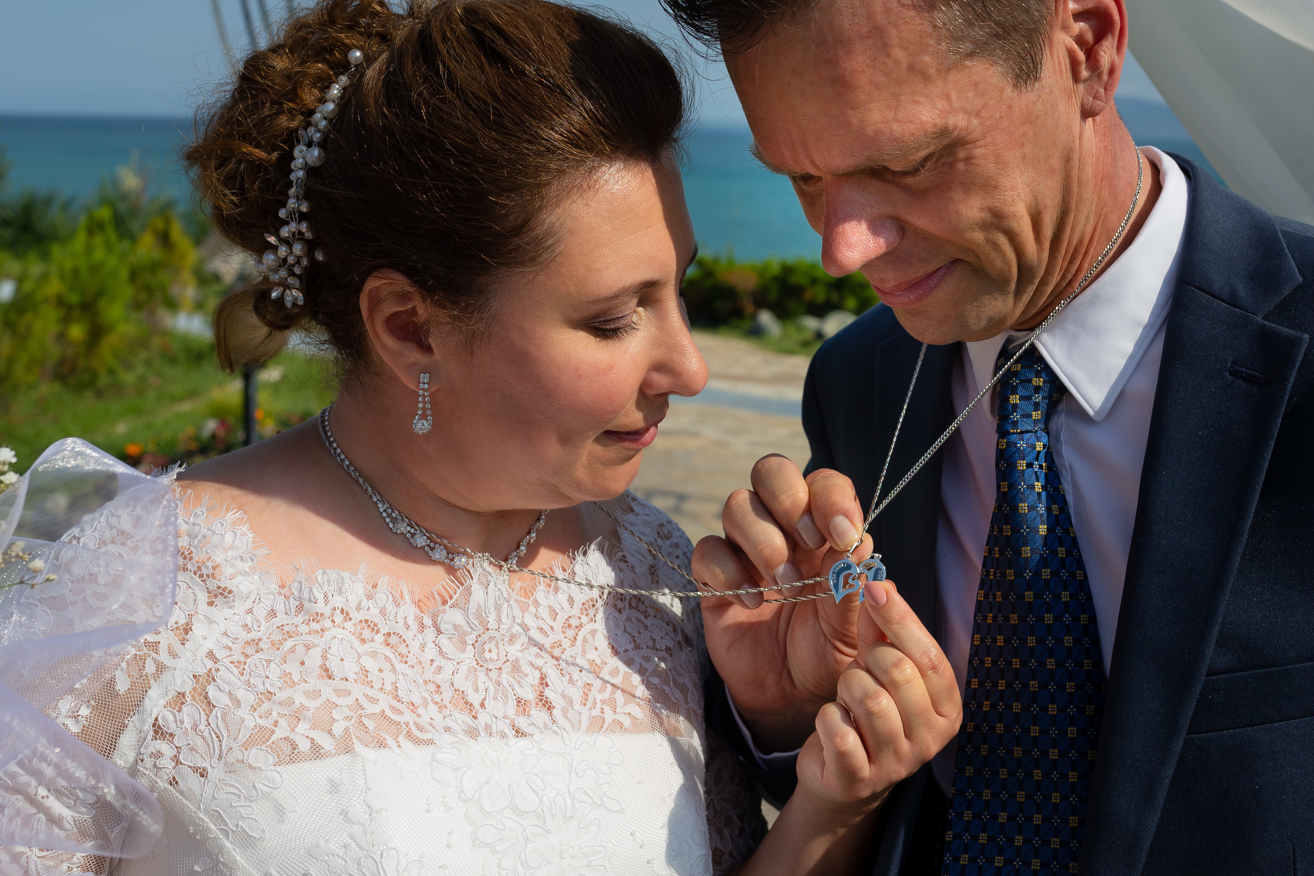Фото и виедозаснемане на свадбени тържества. Фотограф Бургас. Фотосесии в студио и на открито, портрети, заснемане