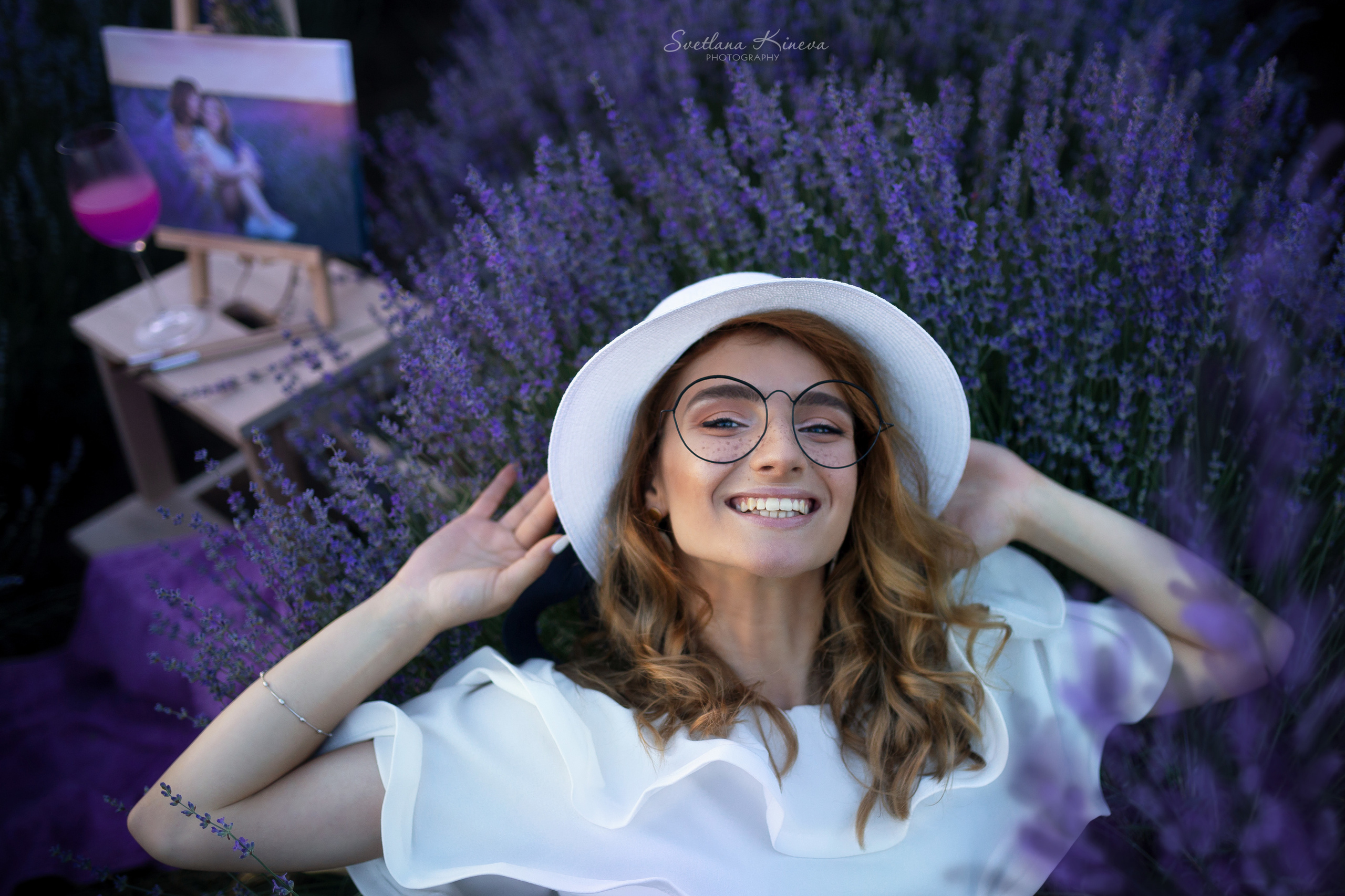 Фотосесия в лавандула,. Фотограф Бургас. Фотосесии в студио и на открито, портрети, заснемане