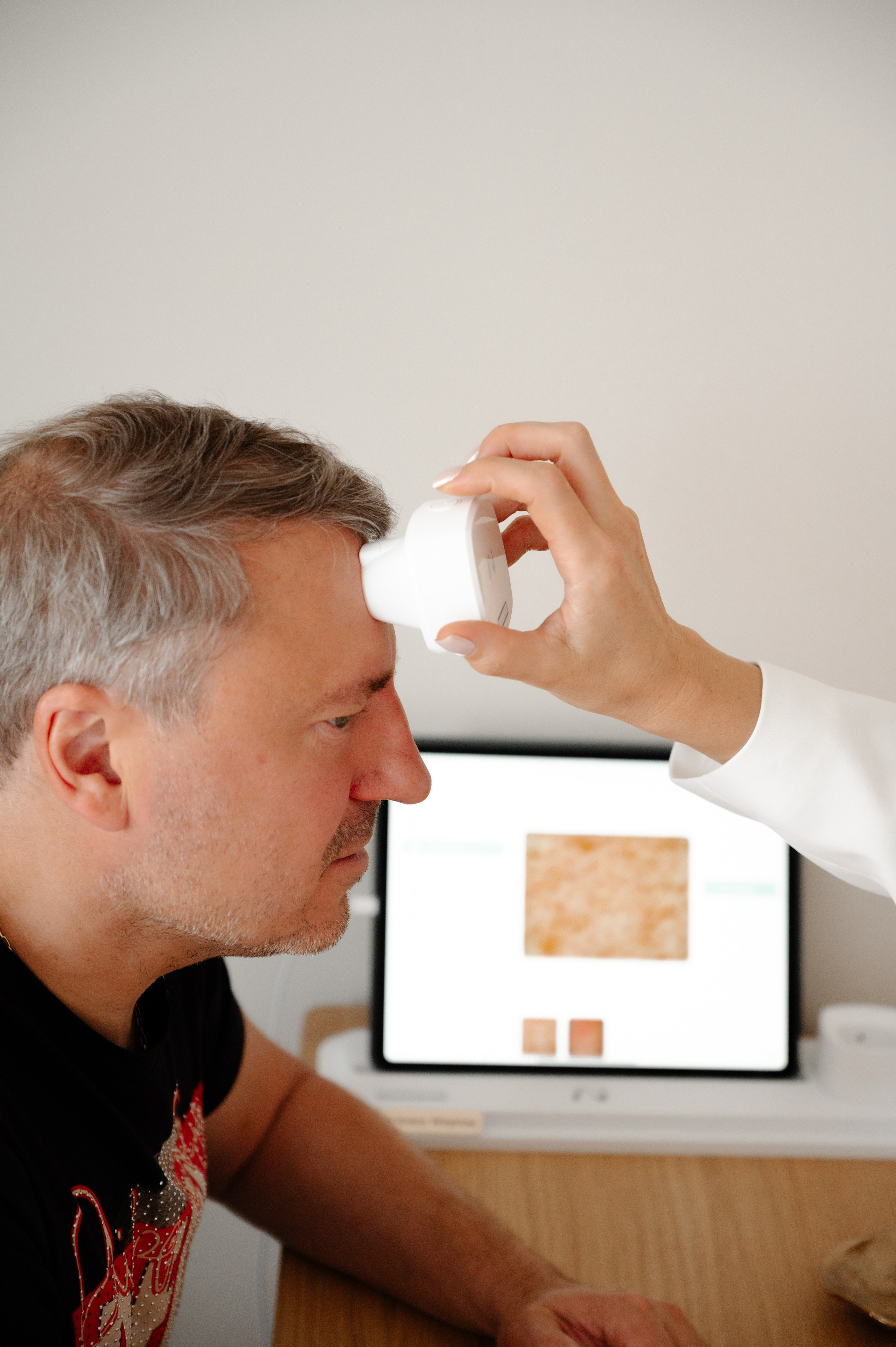 Beauty by Vovk cosmetologist in Prague. ANNA-MARIA PHOTO CONTENT CREATOR — фотограф, естет, художник і візуальний експерт Instagram у Празі