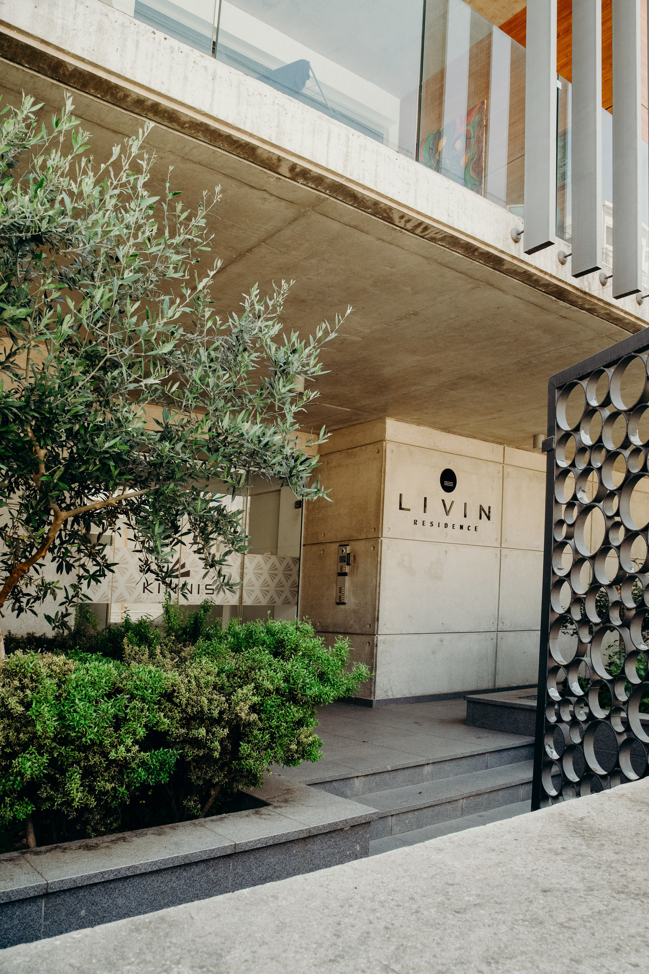 LIVIN RESIDENCE. Family and business portrait’s photographer in Cyprus