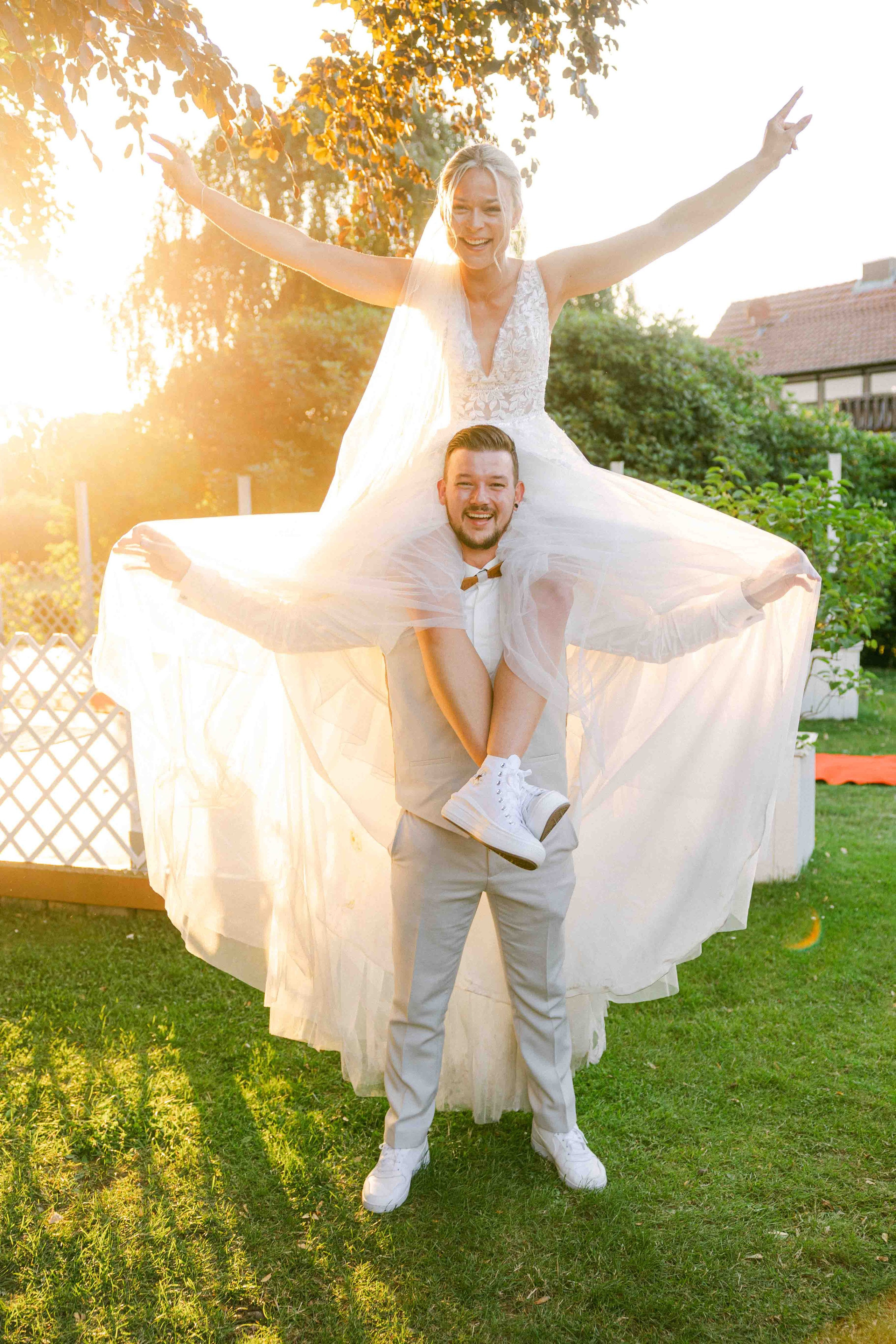brautpaar bei ihrer hochzeit im ak happiness 