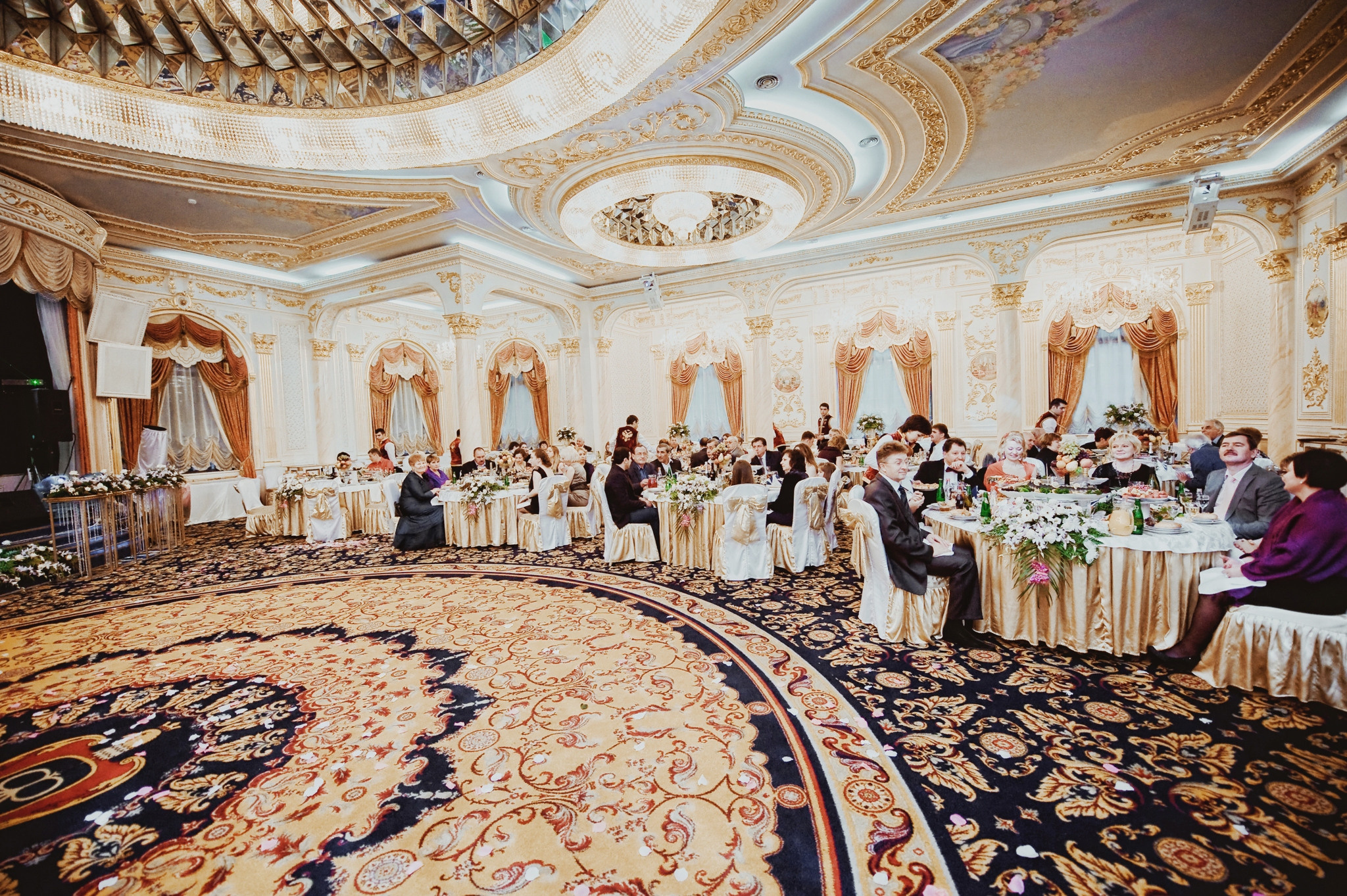 ANASTASIA + SERGEY | CLASSIC WEDDING. HOME