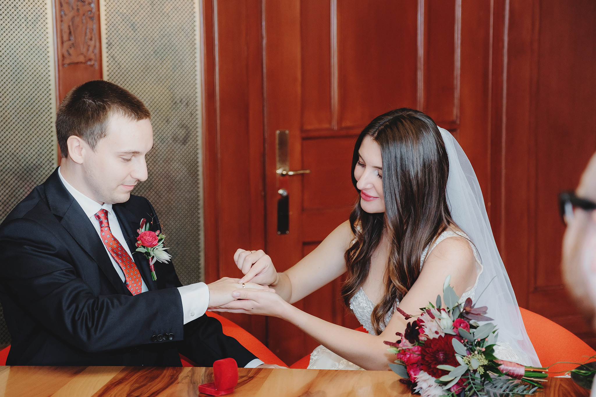 ANASTASIA + DMITRY | CIVIL WEDDING, ZÜRICH STADTHAUS | RECHBERG GARDEN. HOME